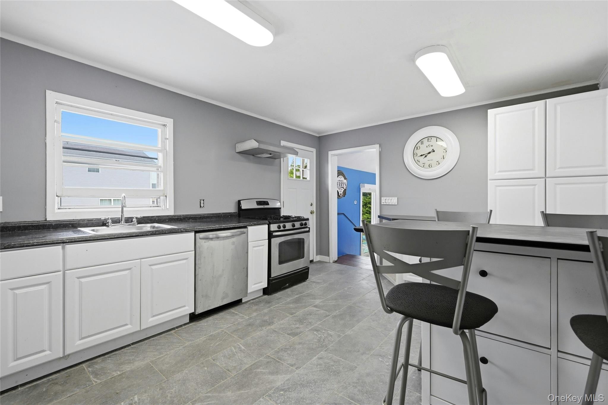 110 Oak Street Property Photo 8