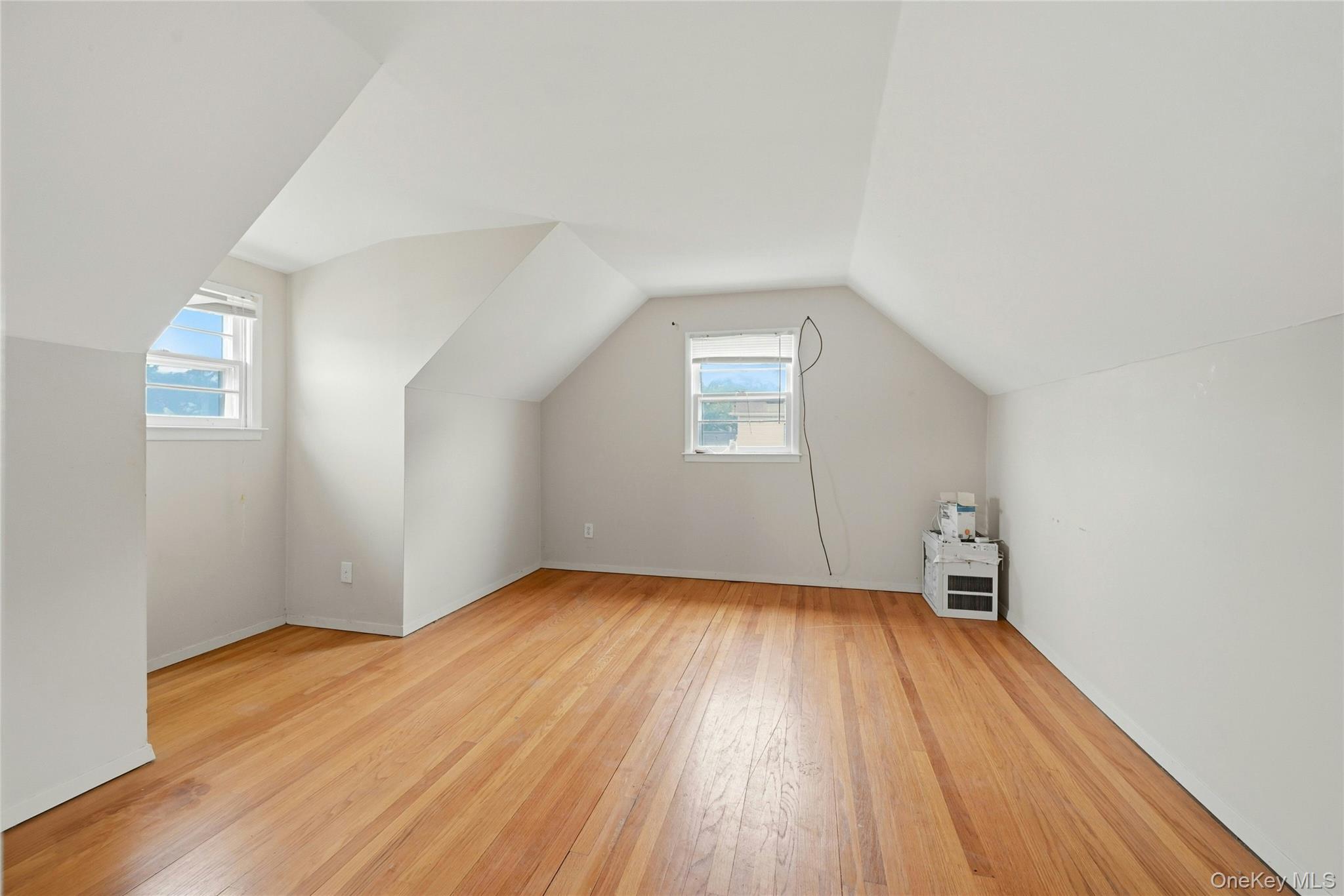110 Oak Street Property Photo 23