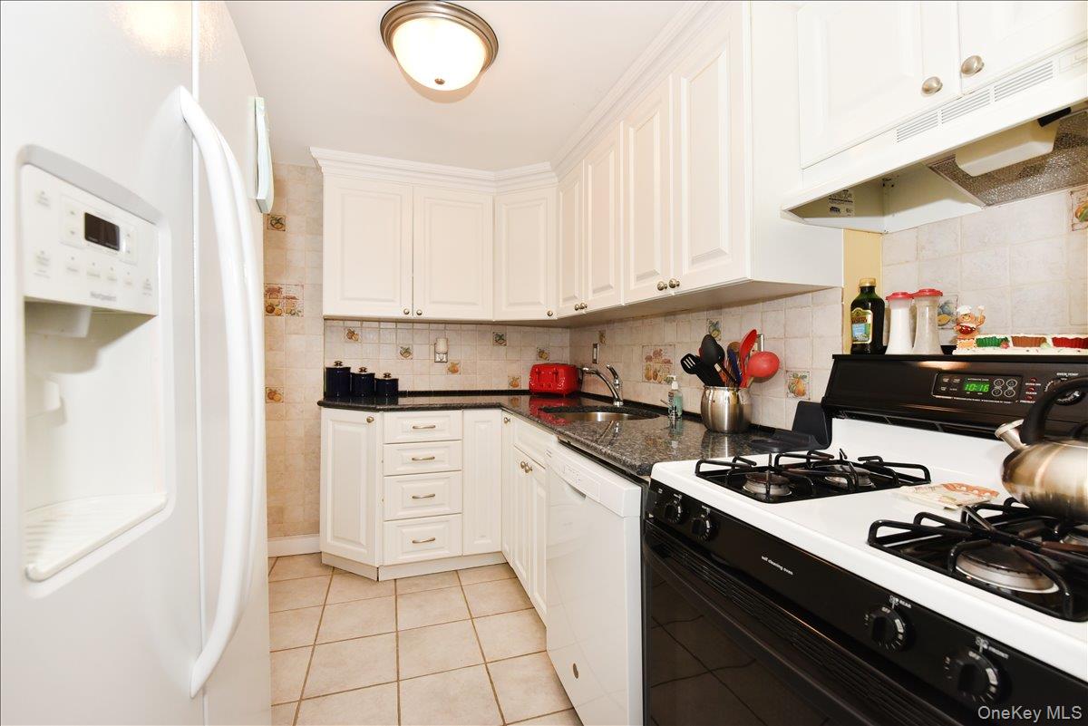 52-54 65th Place 1p Property Photo 12