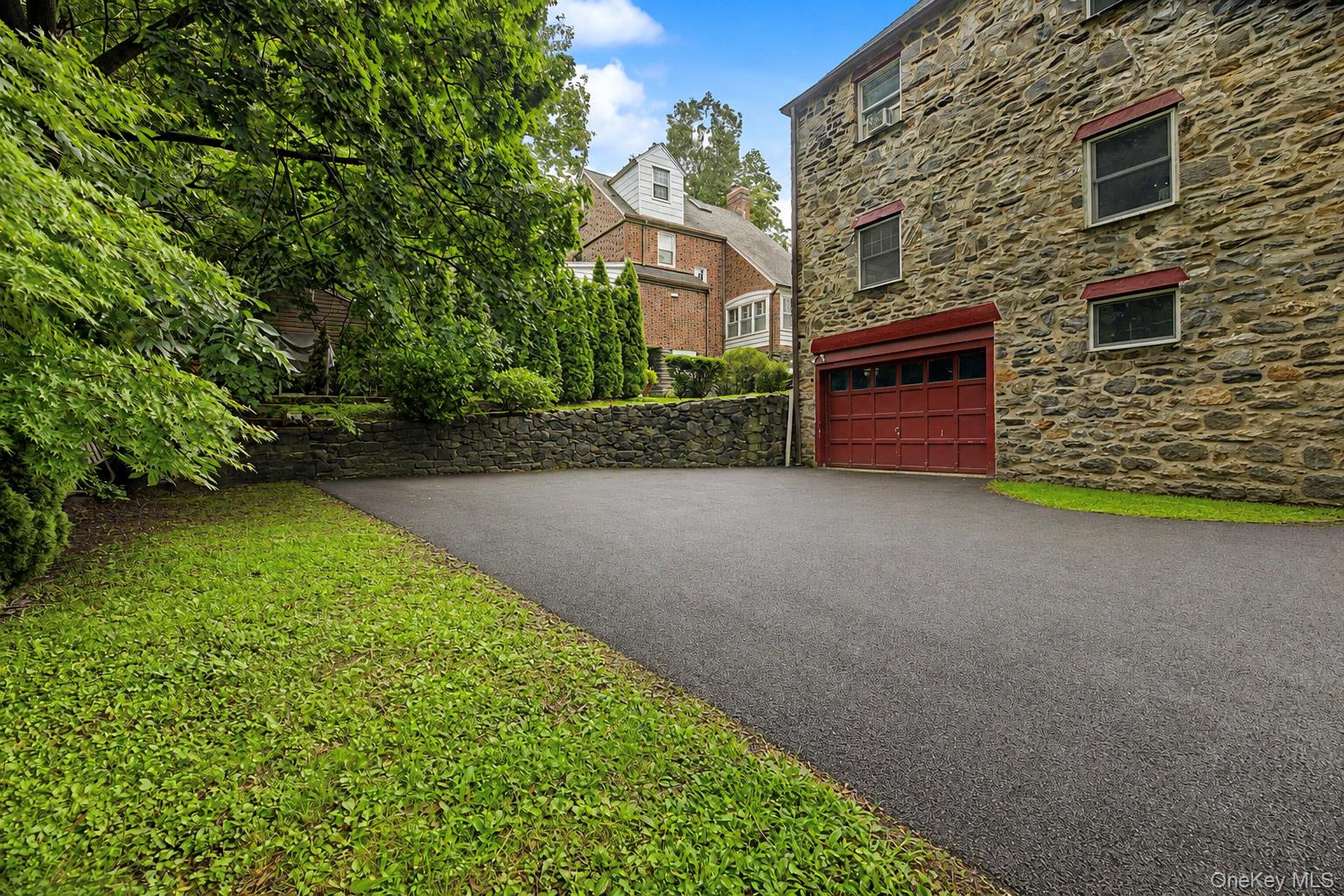 37 Lansdowne Drive Property Photo 4