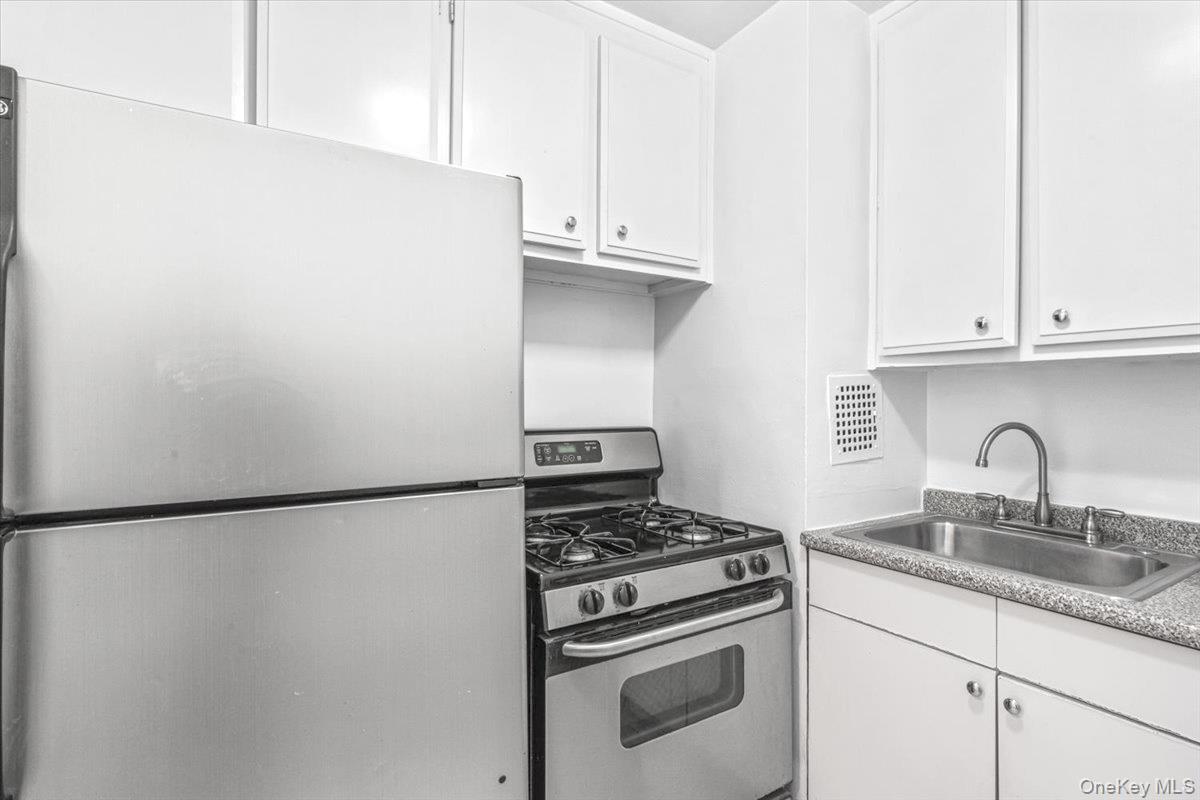 85-15 Main Street 12b Property Photo 3