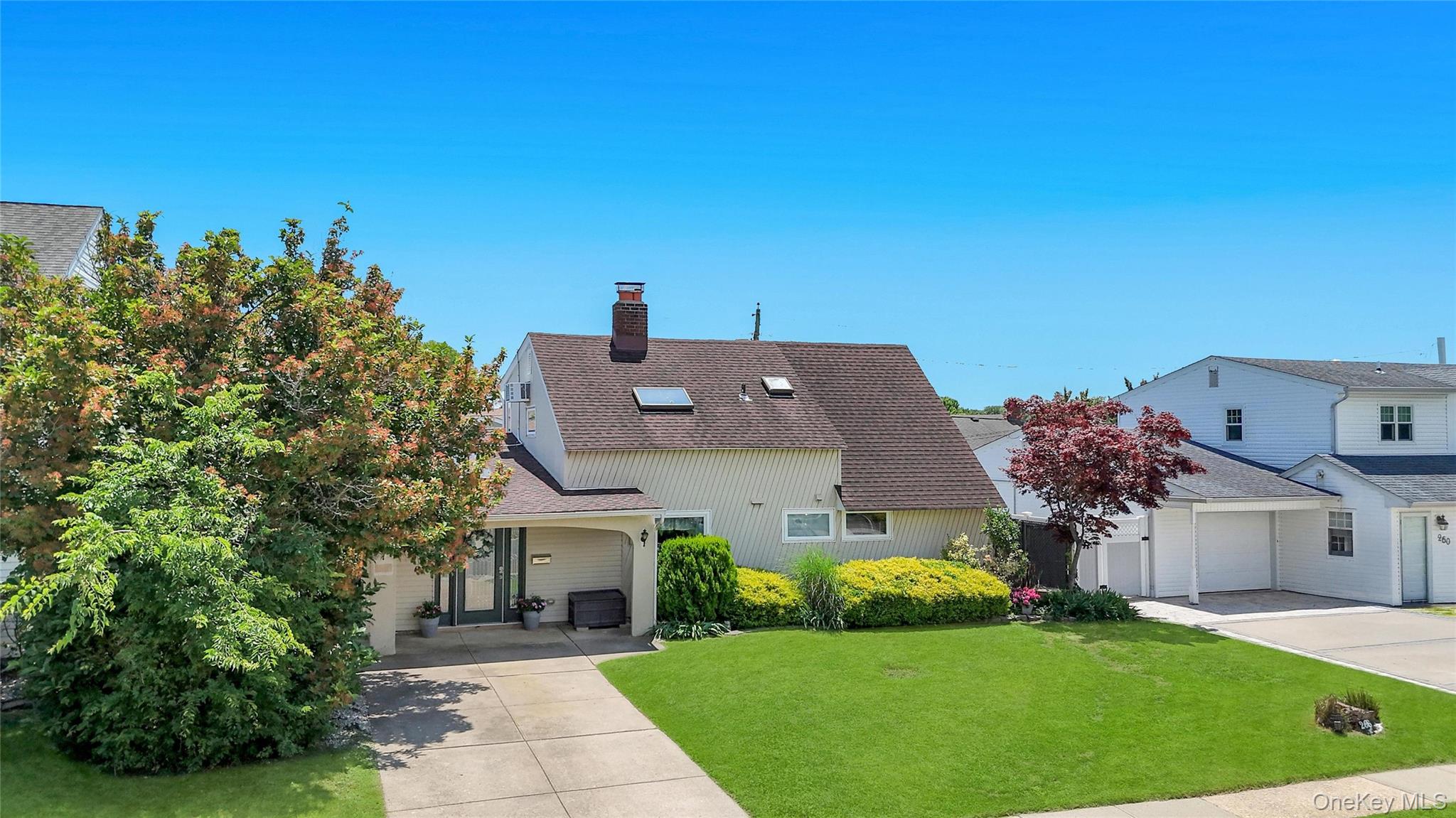 266 Duckpond Drive Property Photo 4