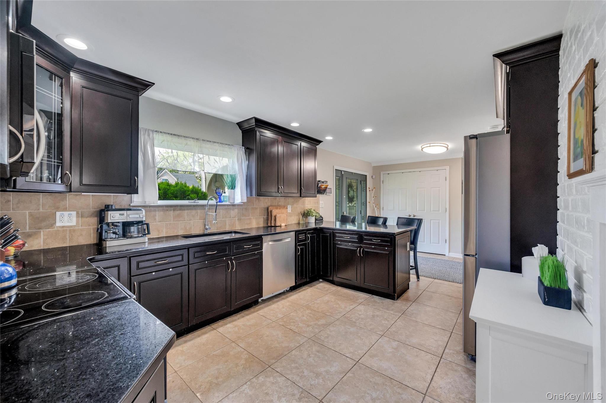 266 Duckpond Drive Property Photo 8