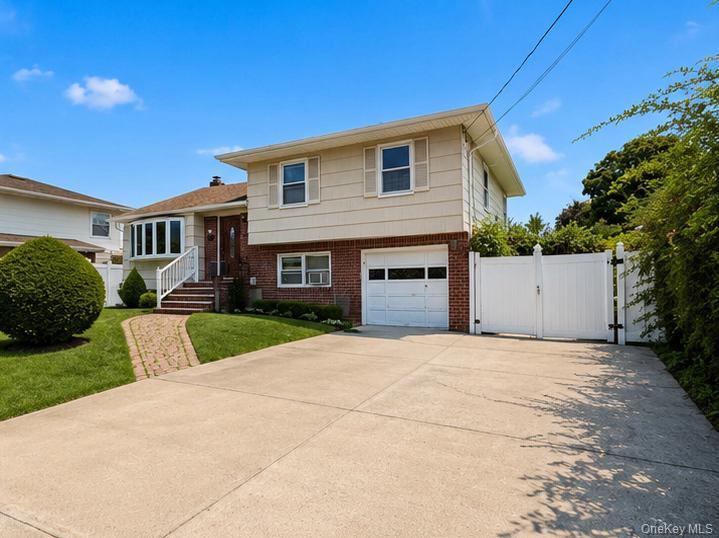 224 New Hyde Park Road Property Photo 3