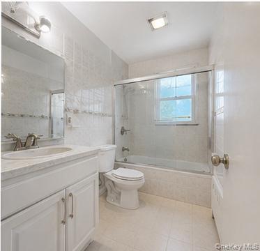 224 New Hyde Park Road Property Photo 12
