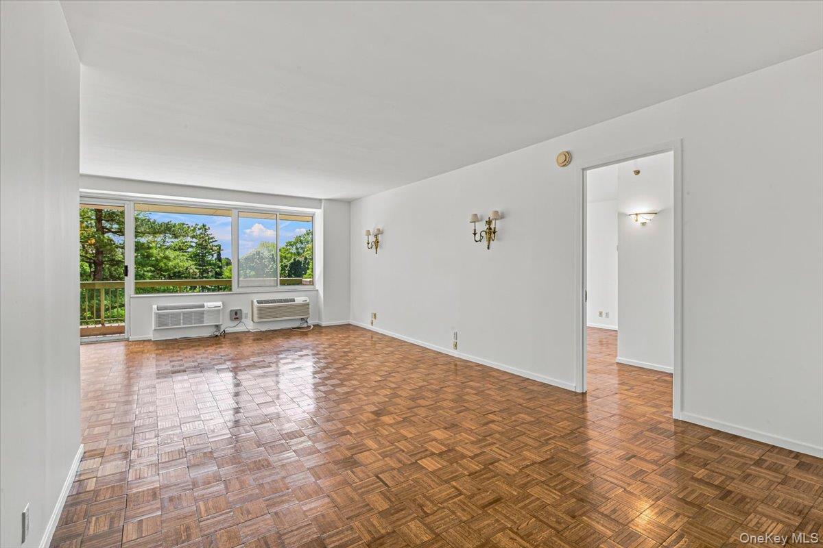 100 Hilton Avenue 417 Property Photo 3