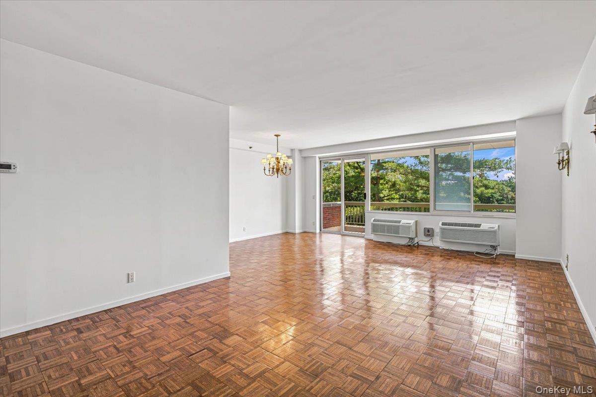100 Hilton Avenue 417 Property Photo 5