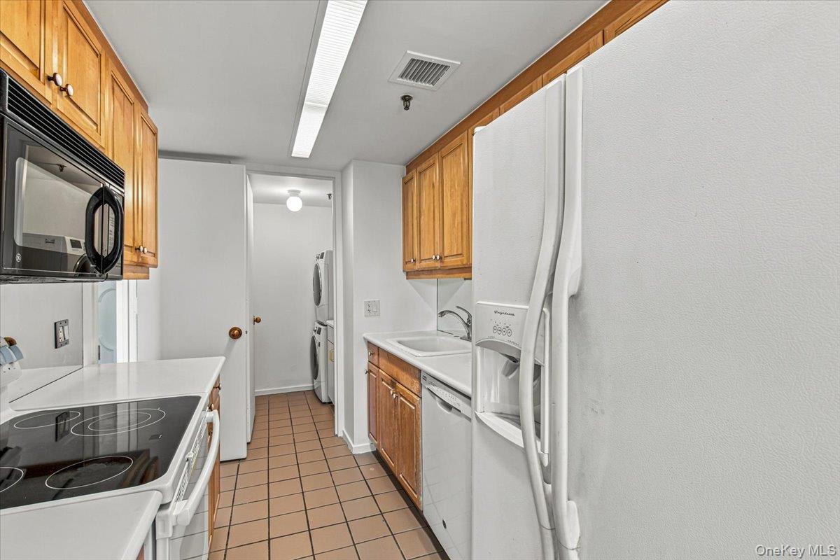 100 Hilton Avenue 417 Property Photo 10