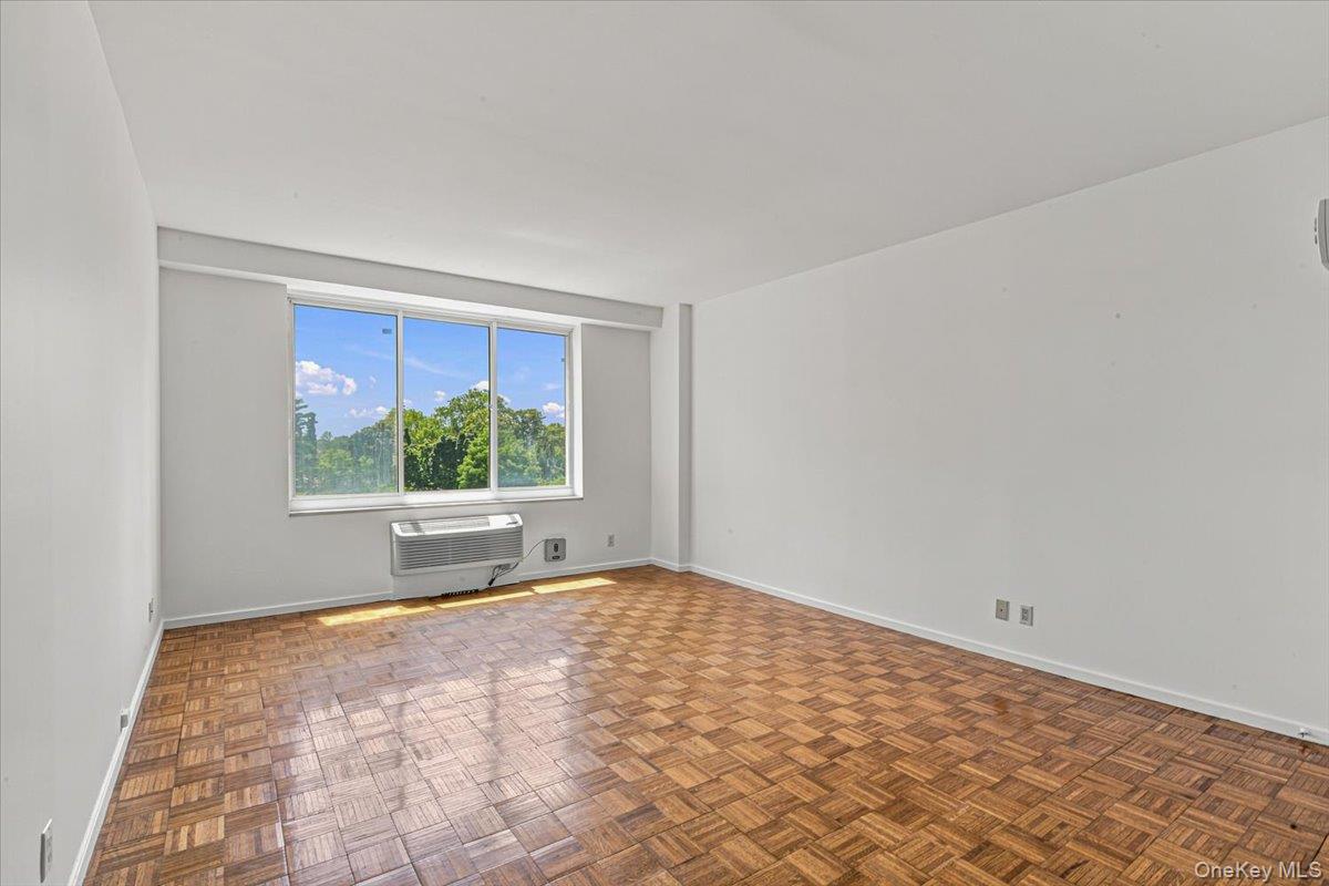 100 Hilton Avenue 417 Property Photo 13