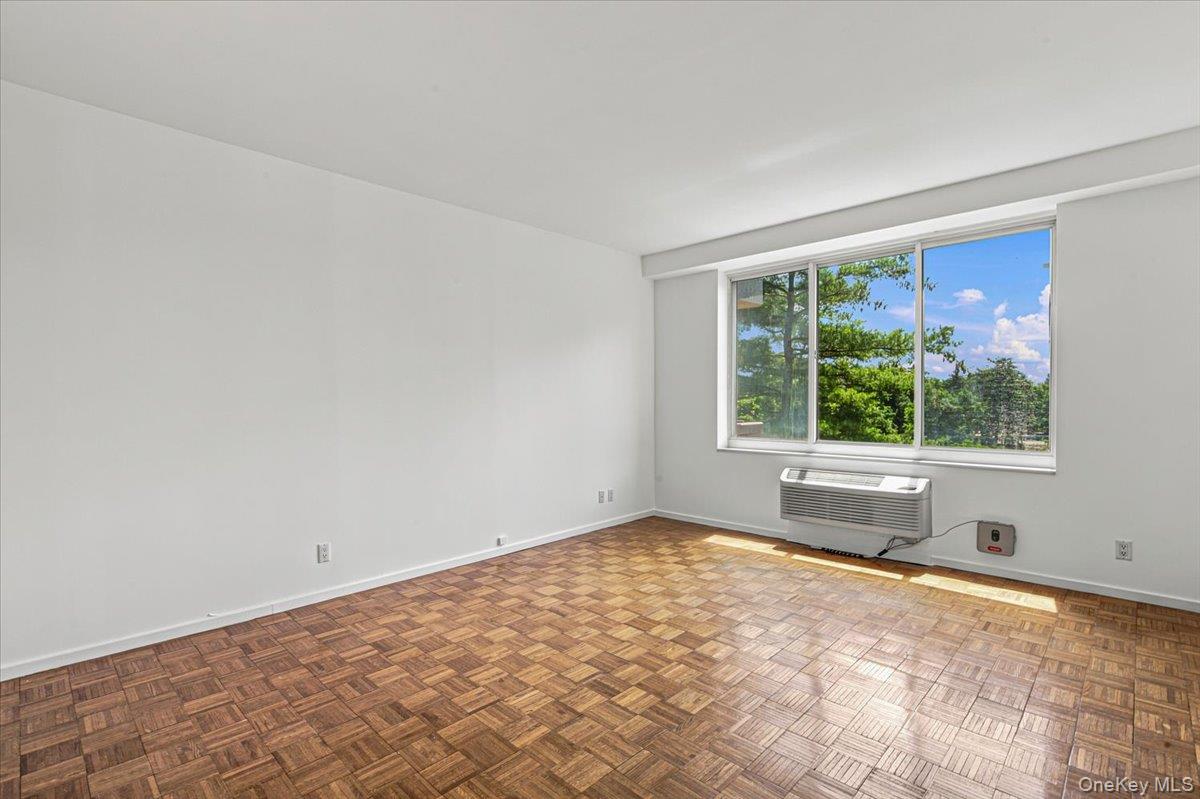 100 Hilton Avenue 417 Property Photo 16