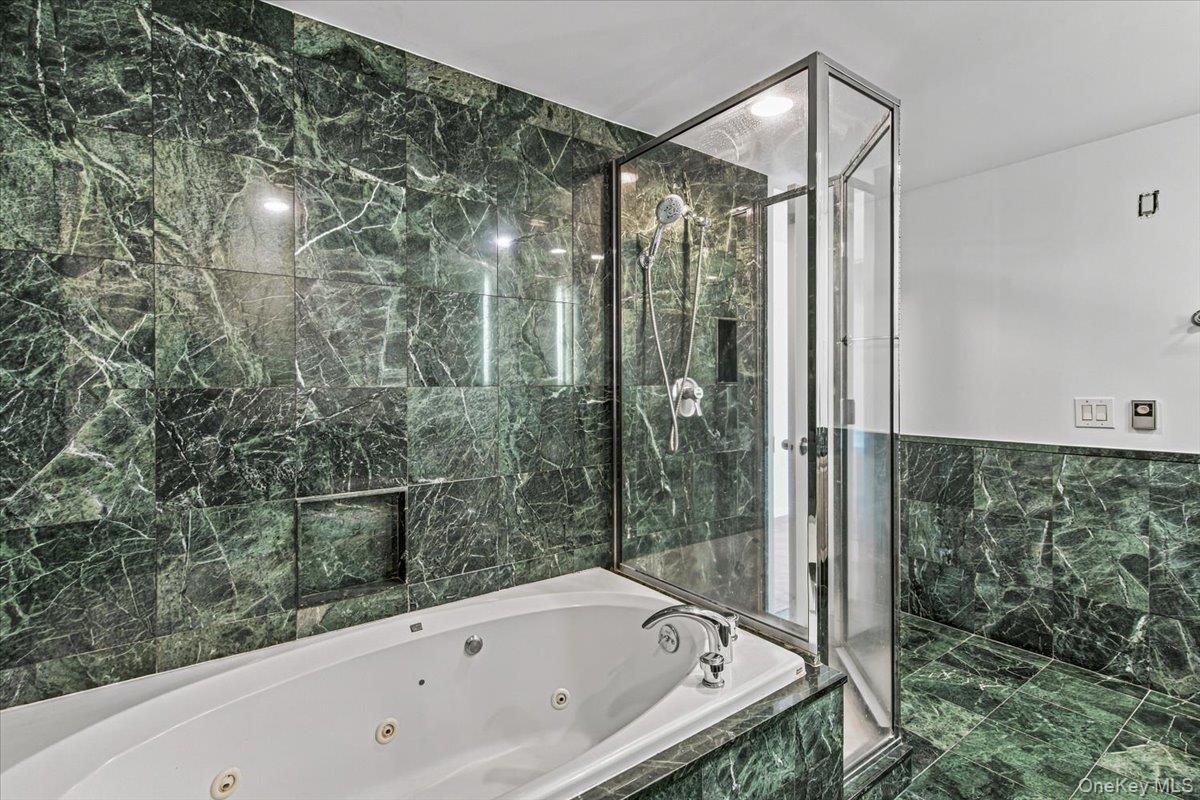 100 Hilton Avenue 417 Property Photo 18