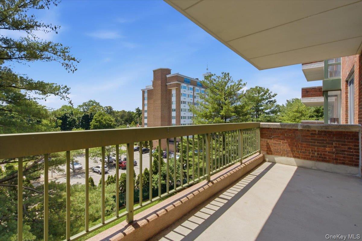 100 Hilton Avenue 417 Property Photo 19