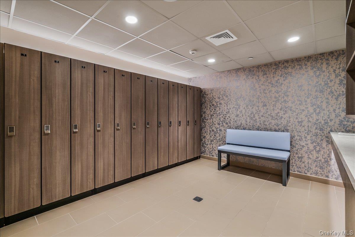 100 Hilton Avenue 417 Property Photo 29