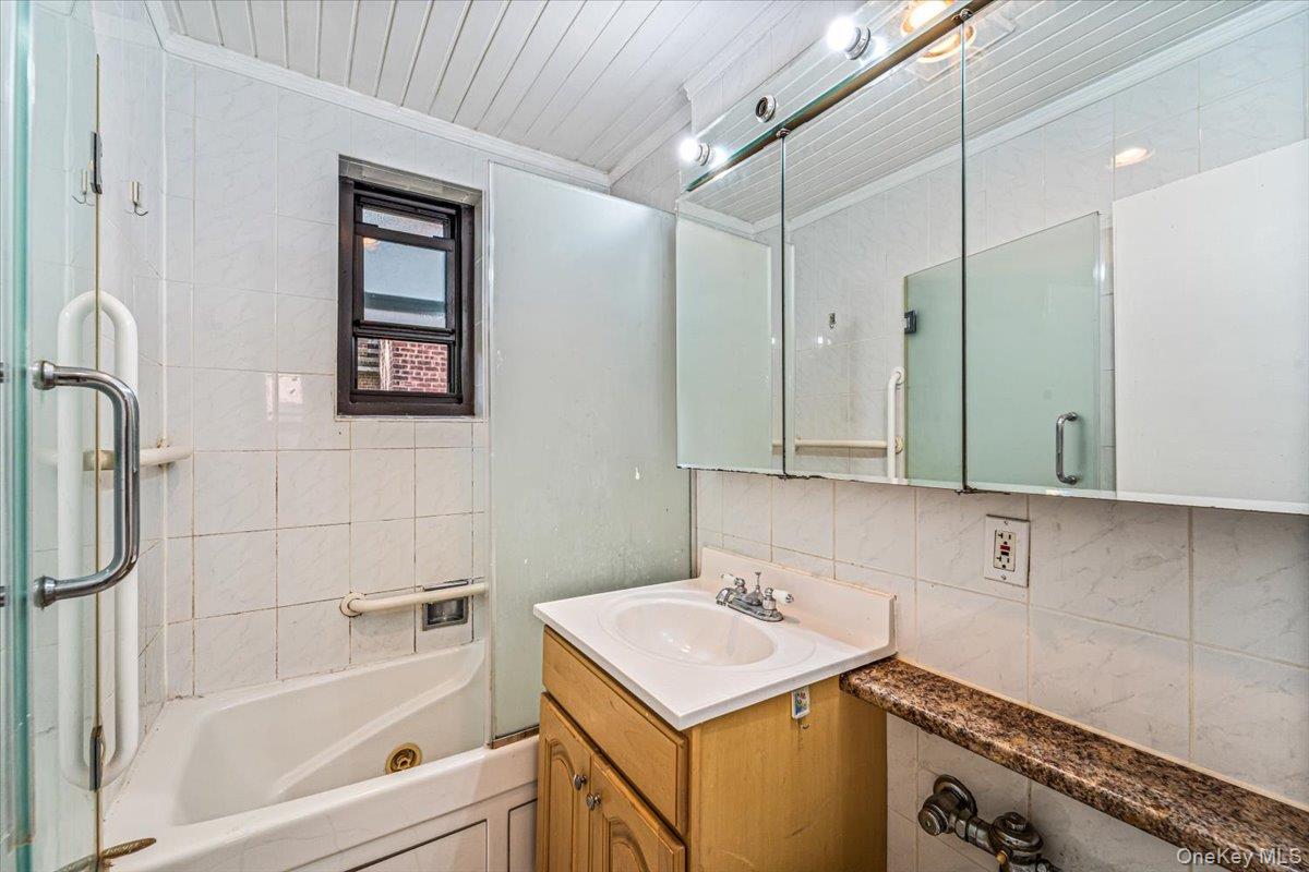 213-08 73rd Avenue 4j Property Photo 13