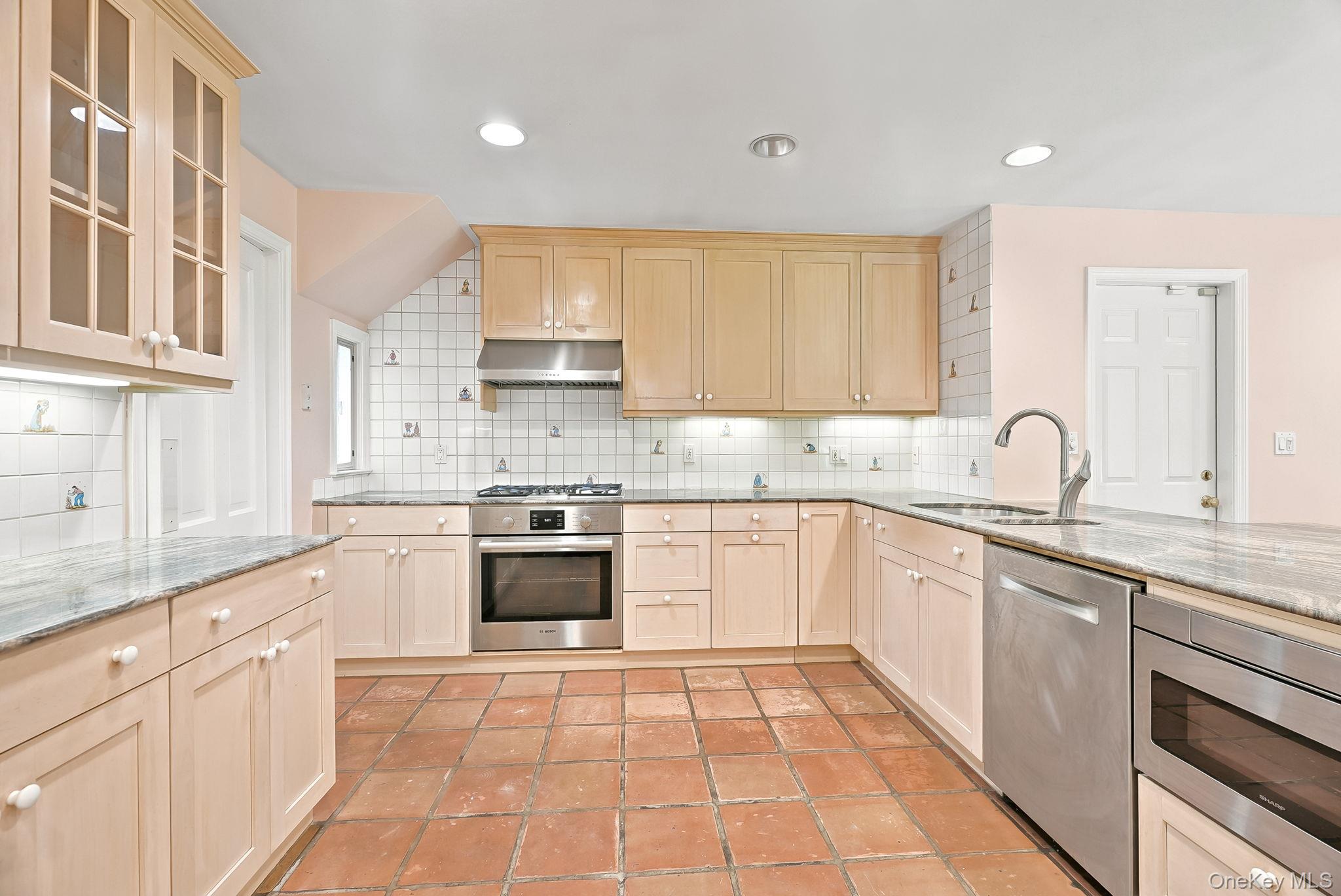 1 Sheridan Road Property Photo 15
