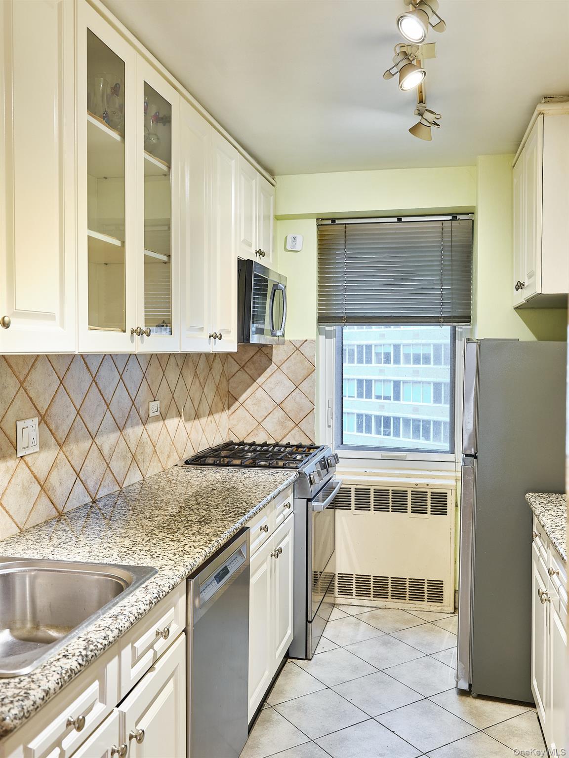 411 E 53rd Street 8l Property Photo 19
