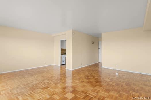 4 Fordham Hill Oval 12b Property Photo 2