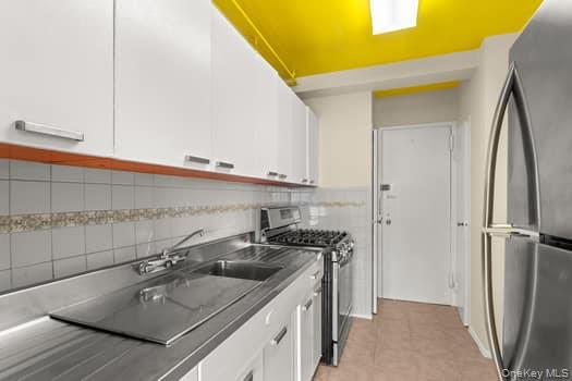 4 Fordham Hill Oval 12b Property Photo 4