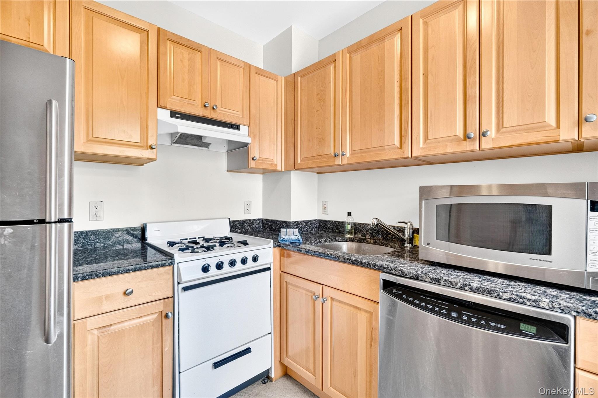 85 Bronx River Road 4a Property Photo 9