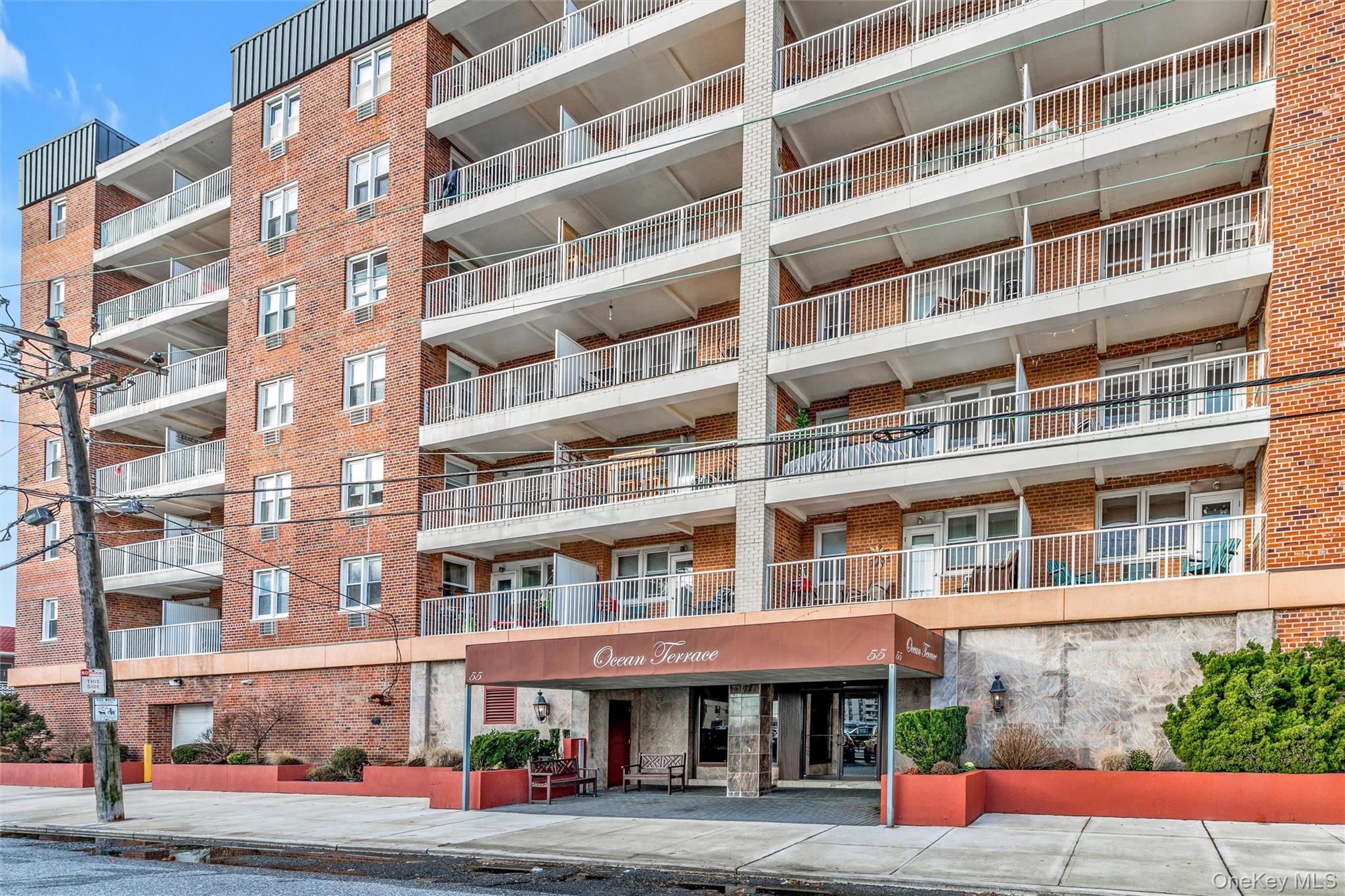 55 Monroe Boulevard 4e Property Photo 1