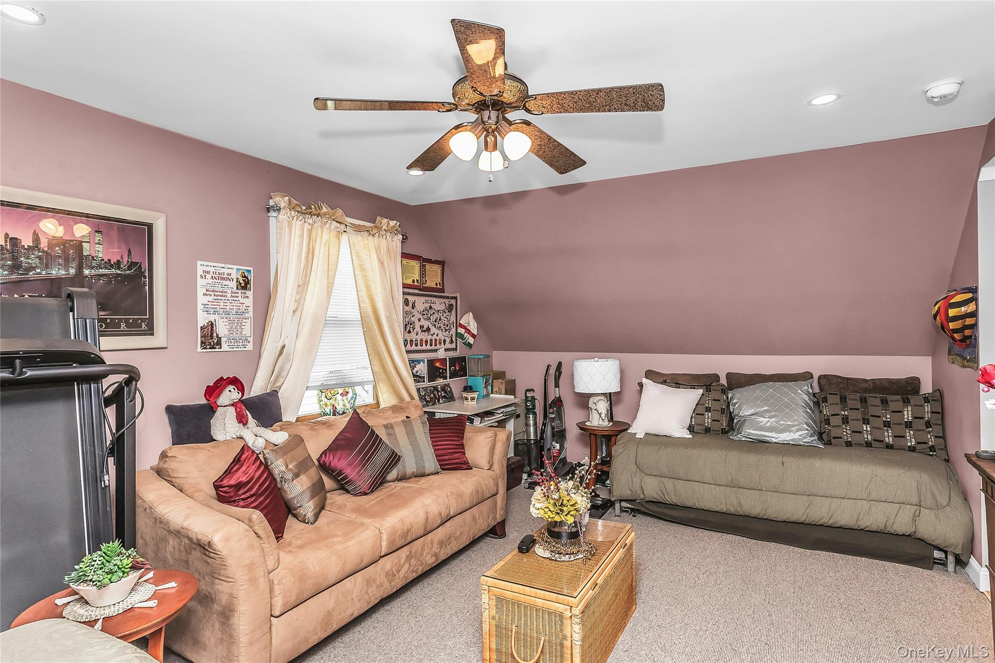 18 Hedge Lane Property Photo 17