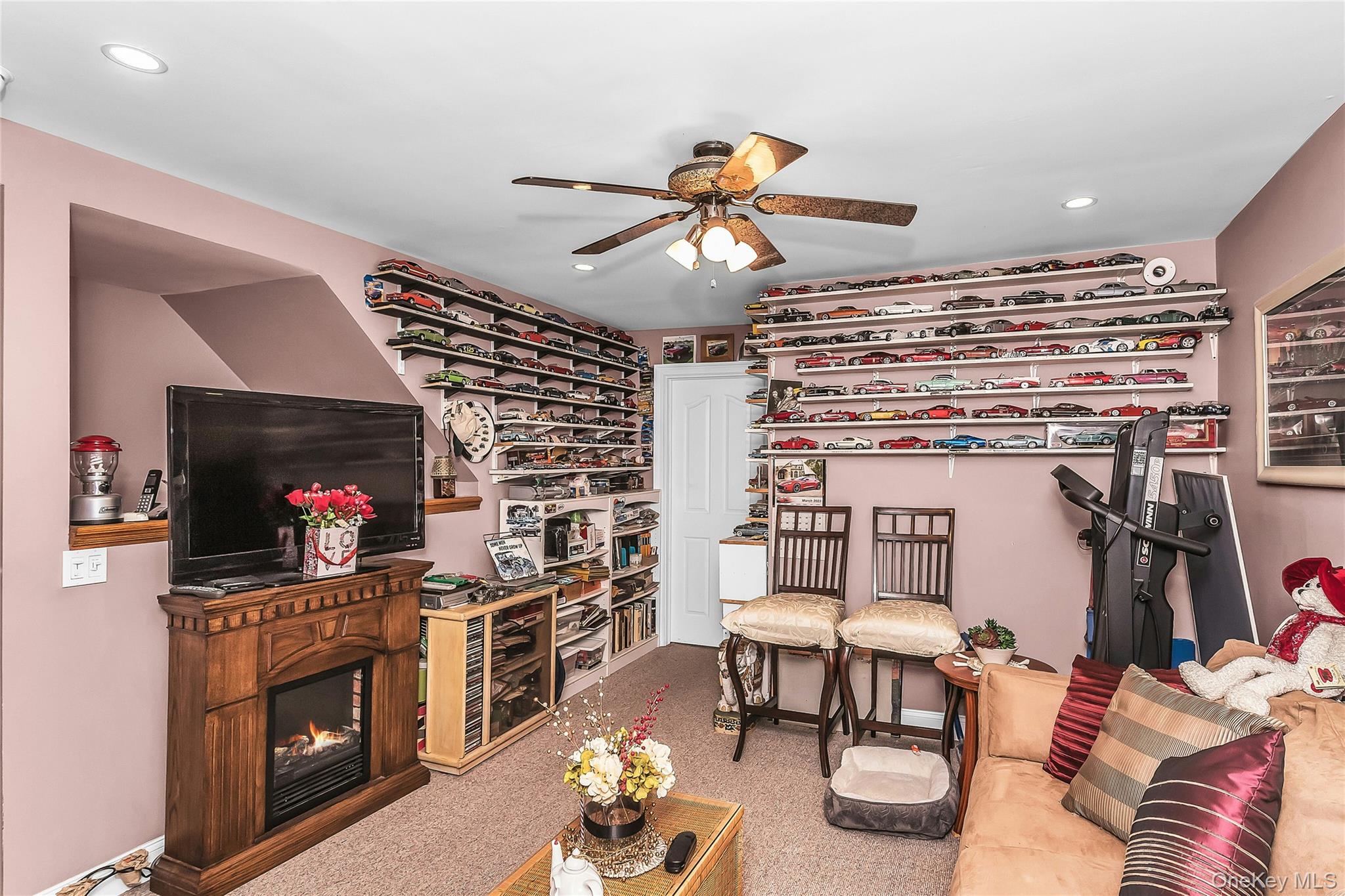 18 Hedge Lane Property Photo 18