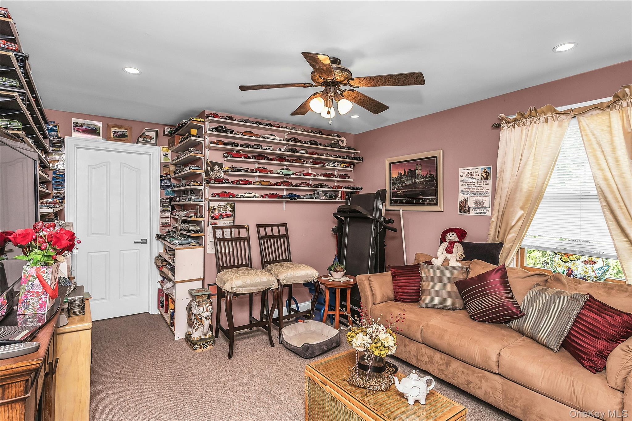 18 Hedge Lane Property Photo 19