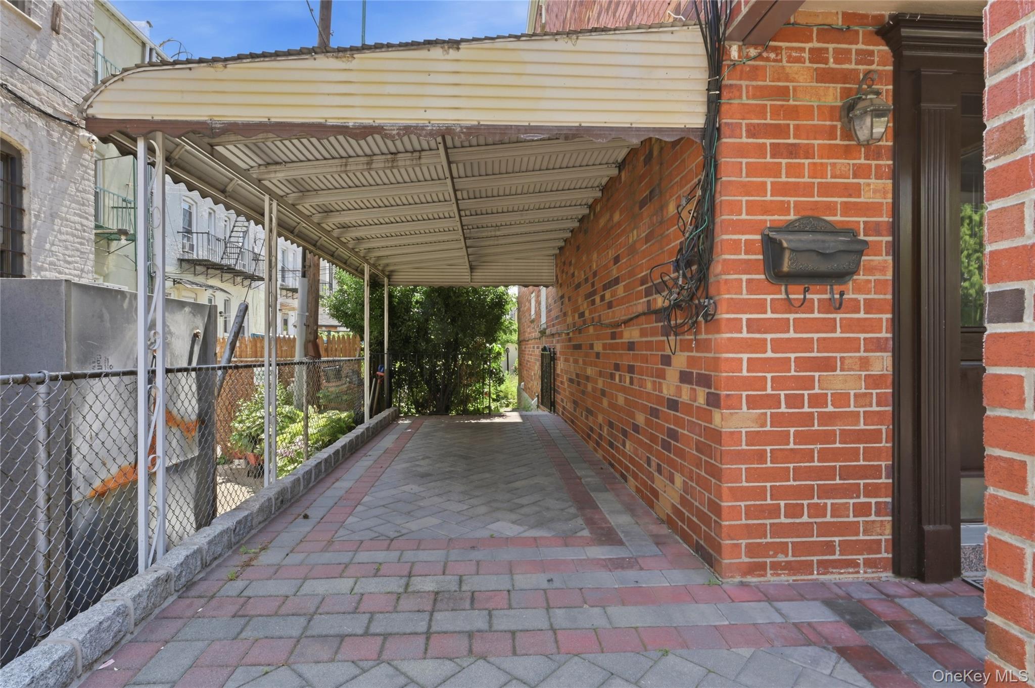 2511 44th Street Property Photo 3