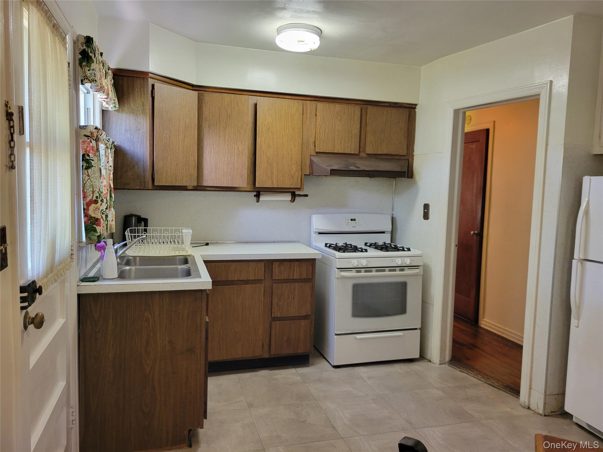 84-18 Commonwealth Boulevard Property Photo 7