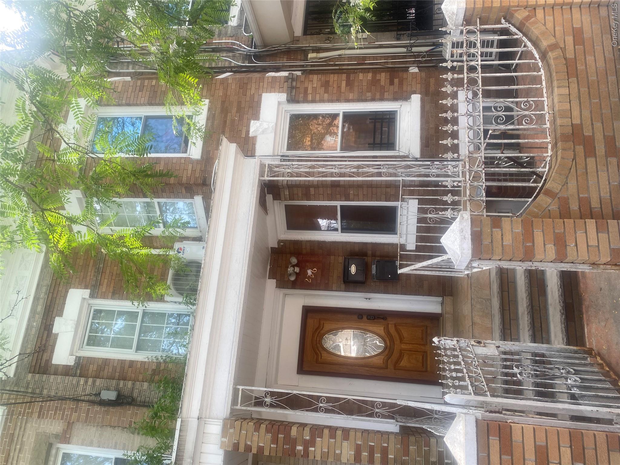 226 Etna Street Property Photo 2