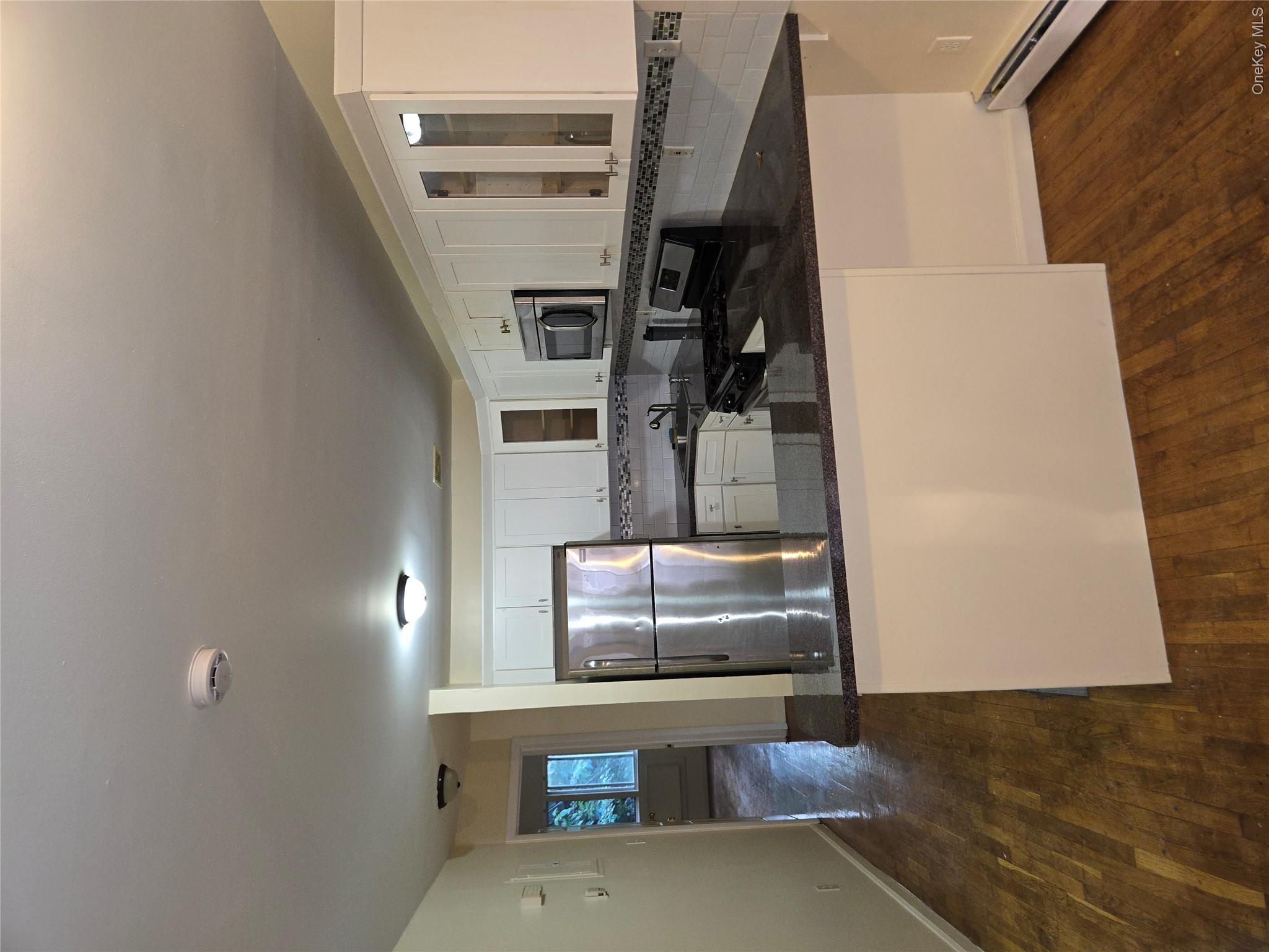 985 Halsey Street Property Photo 7