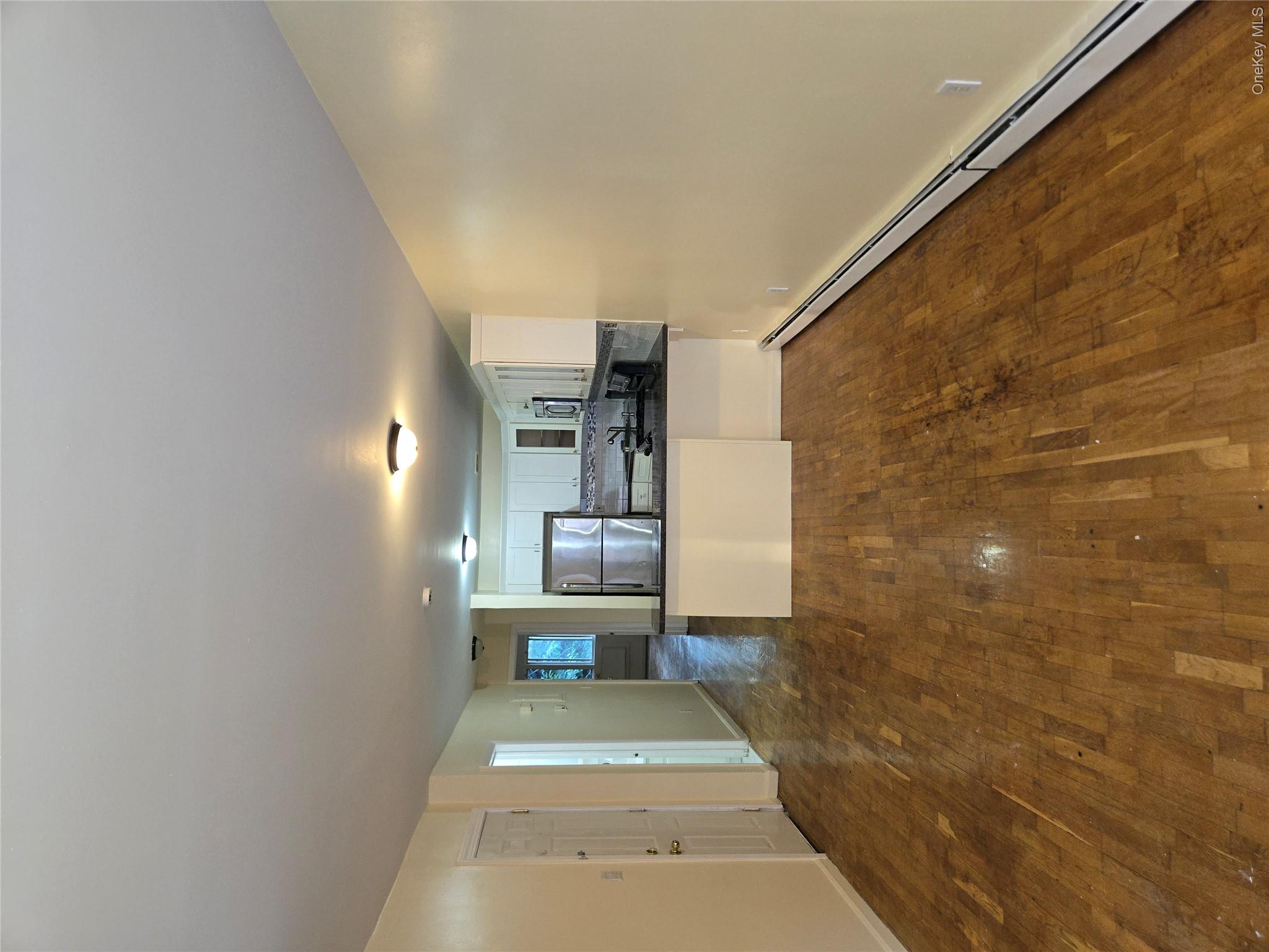 985 Halsey Street Property Photo 8