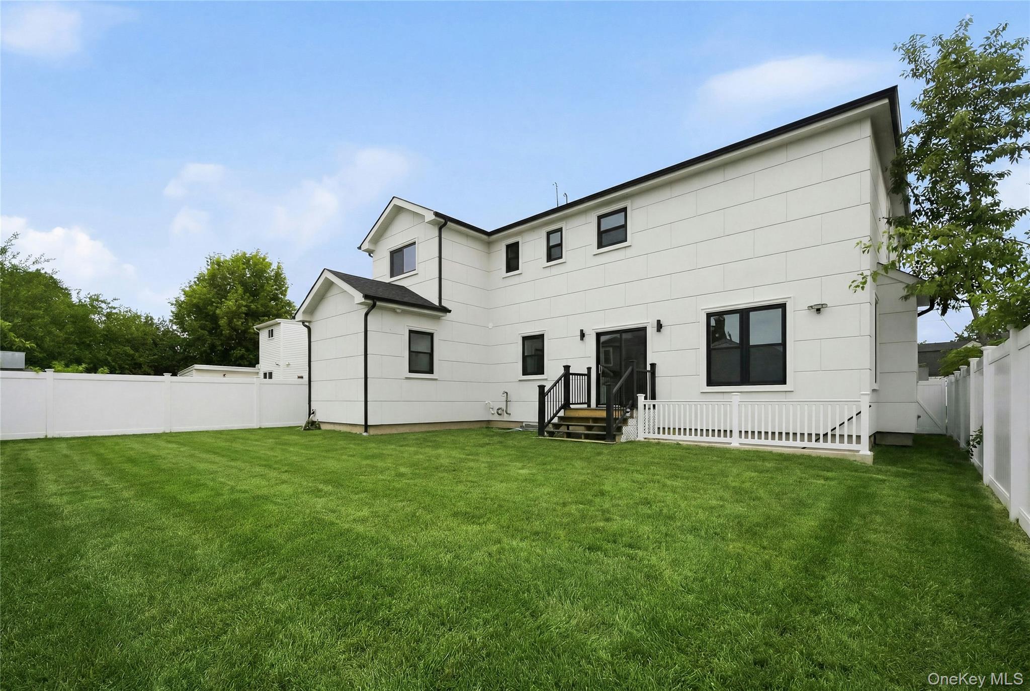 1104 Washington Avenue Property Photo 3