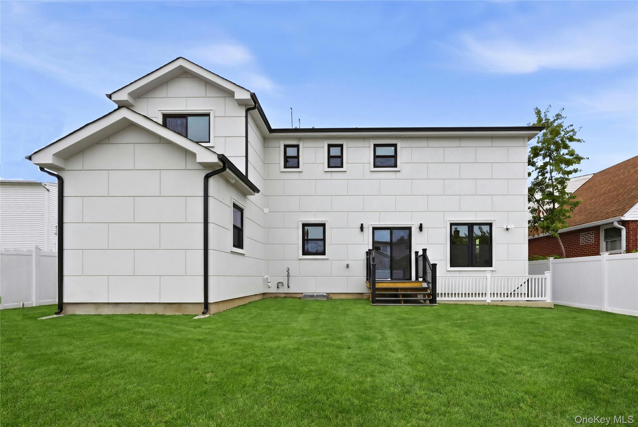 1104 Washington Avenue Property Photo 4