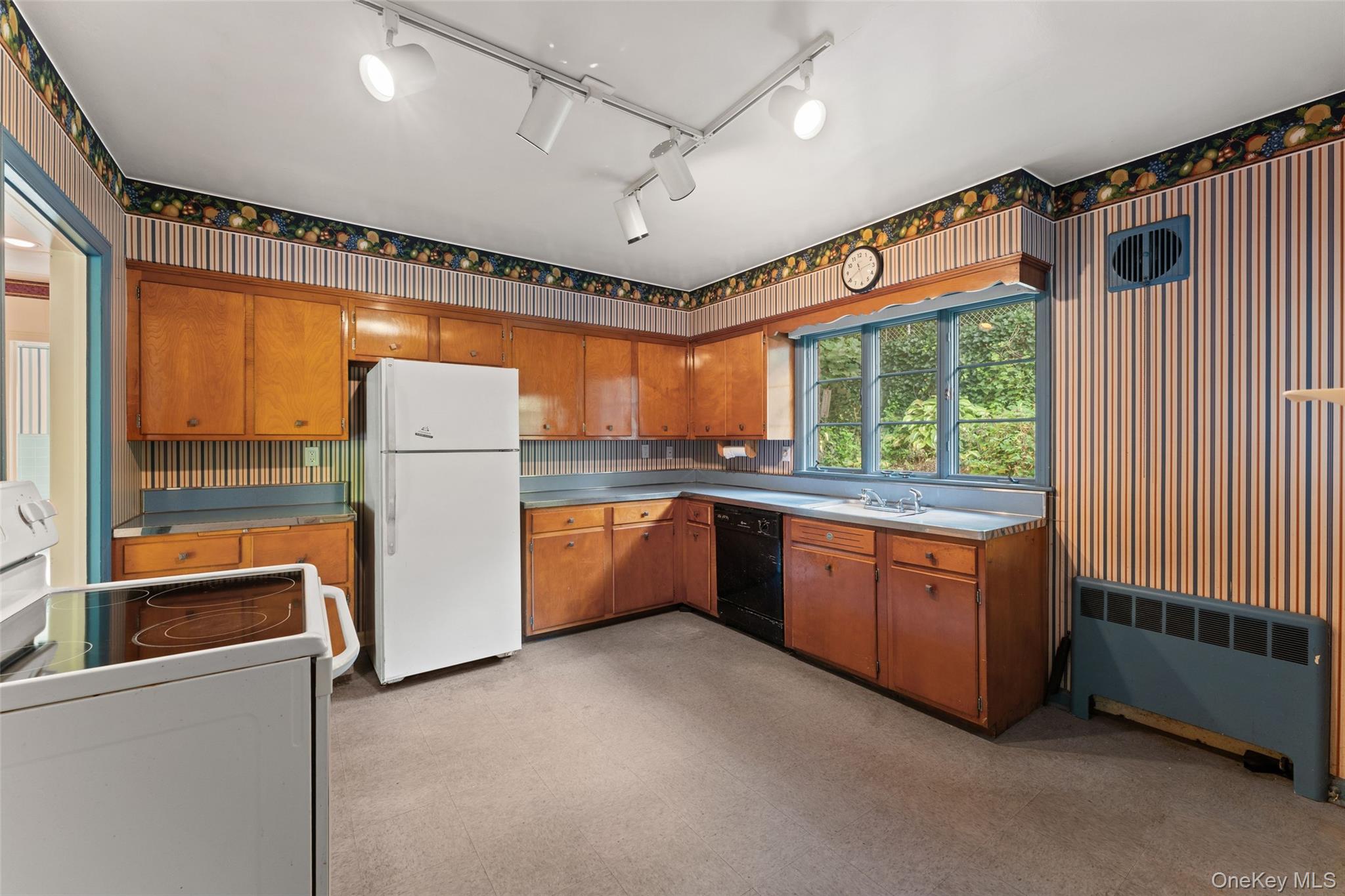 418 Read Avenue Property Photo 8