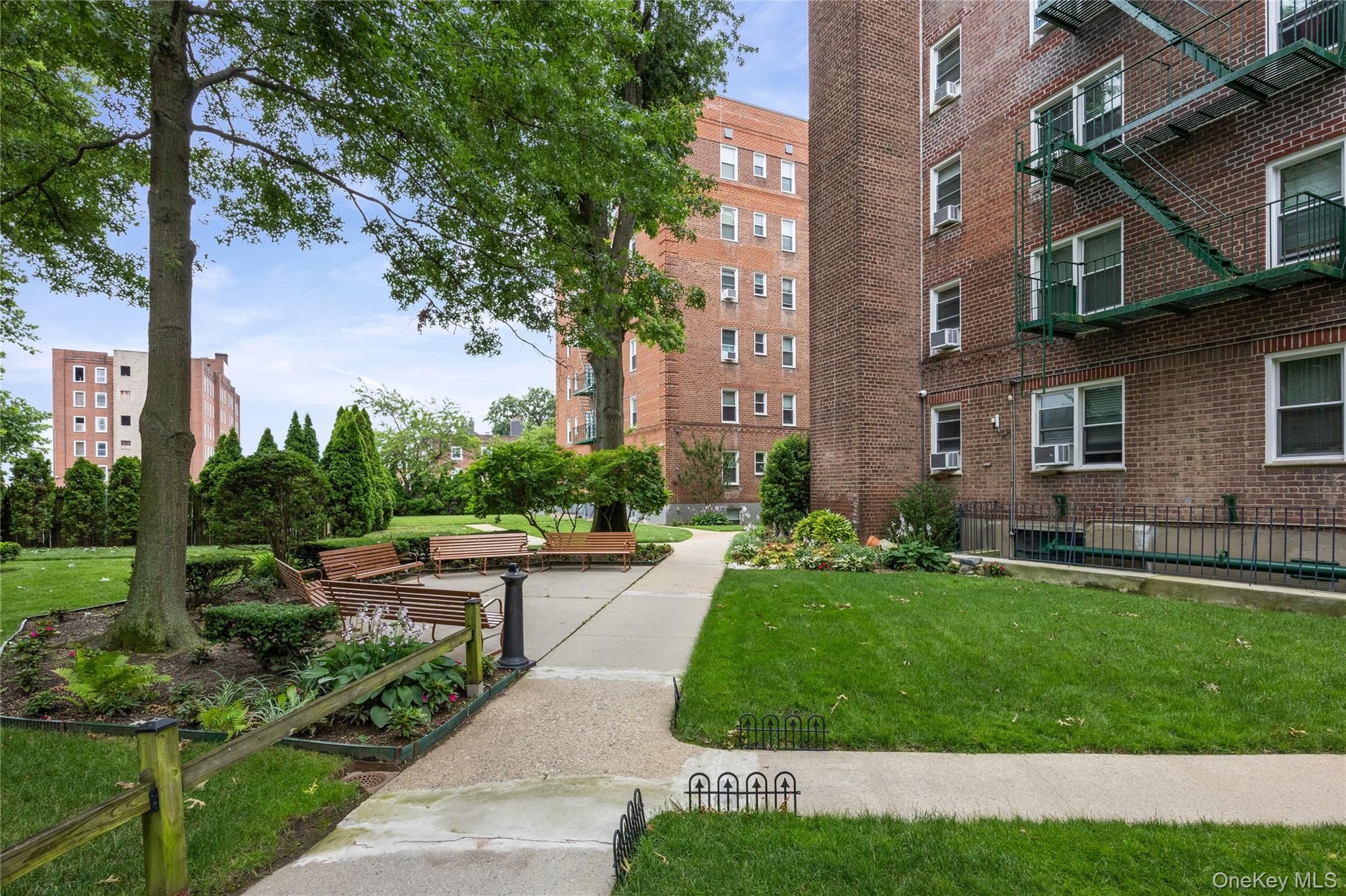 22 Mulford 2d Property Photo 1