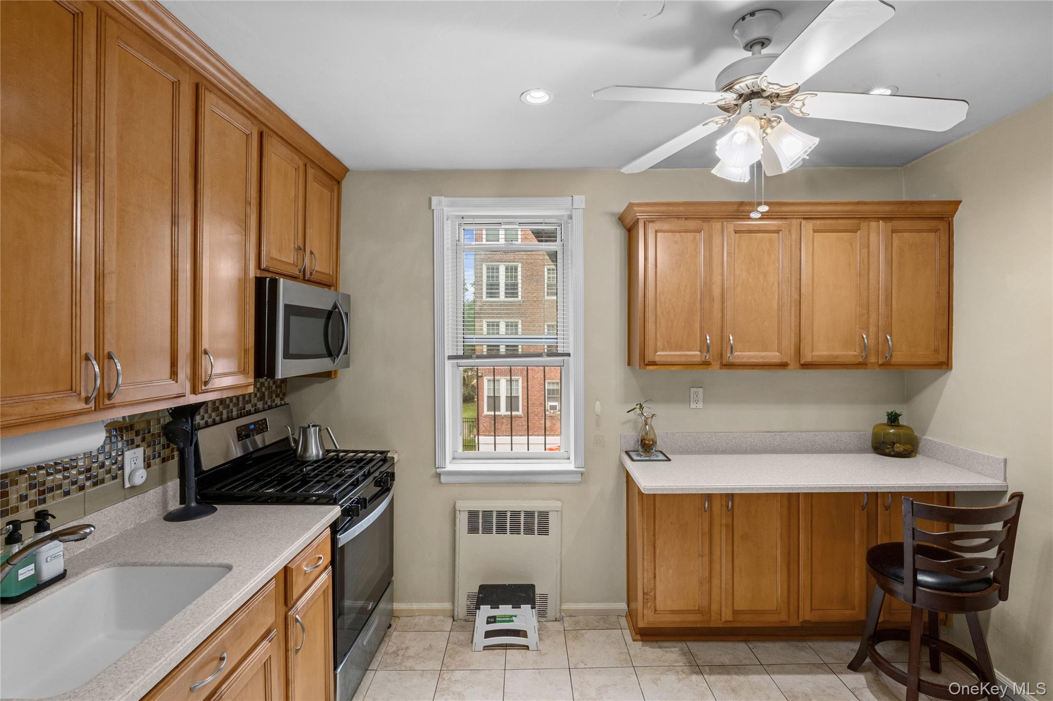 22 Mulford 2d Property Photo 19