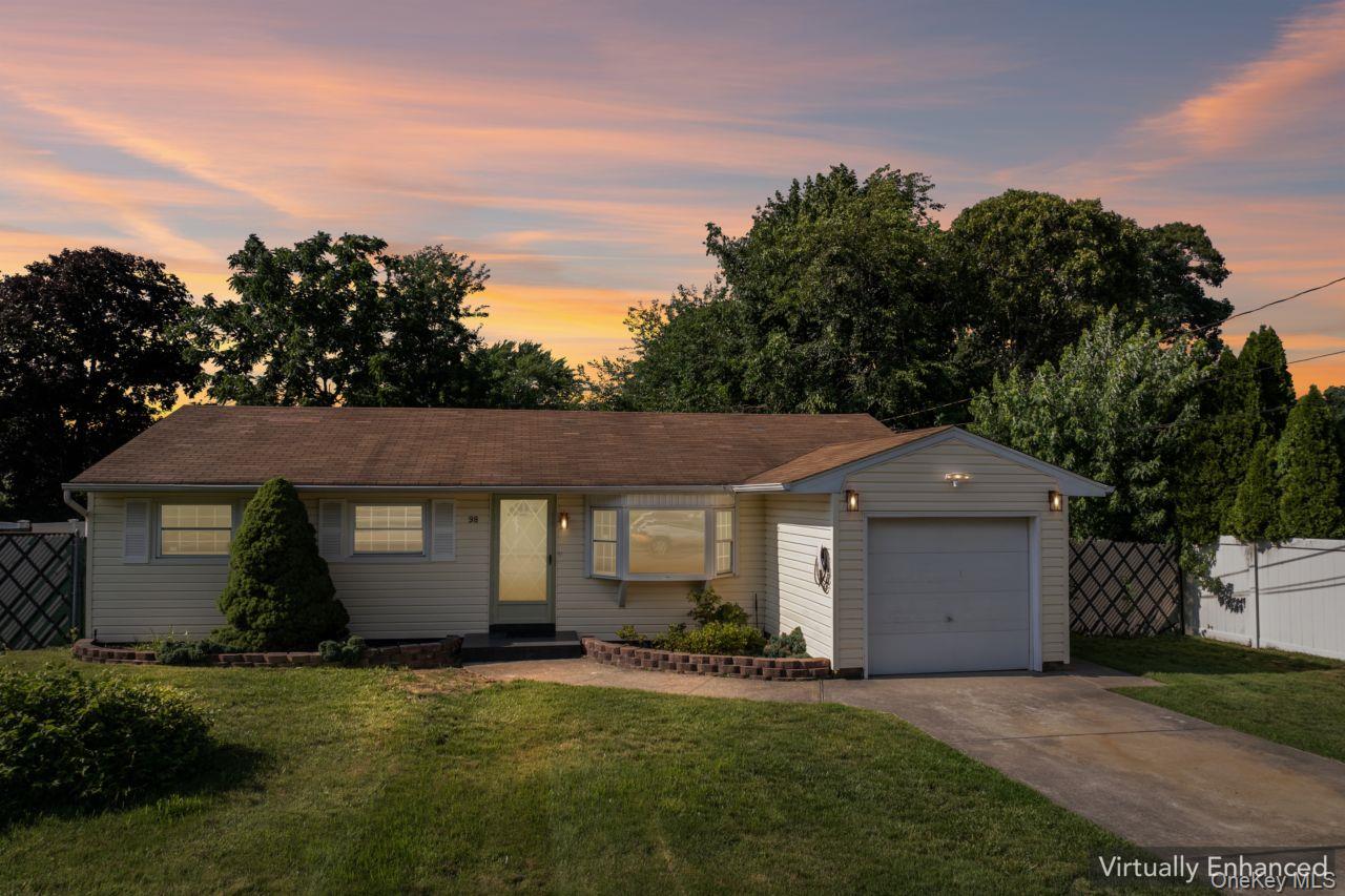 98 Rose Place Property Photo 2
