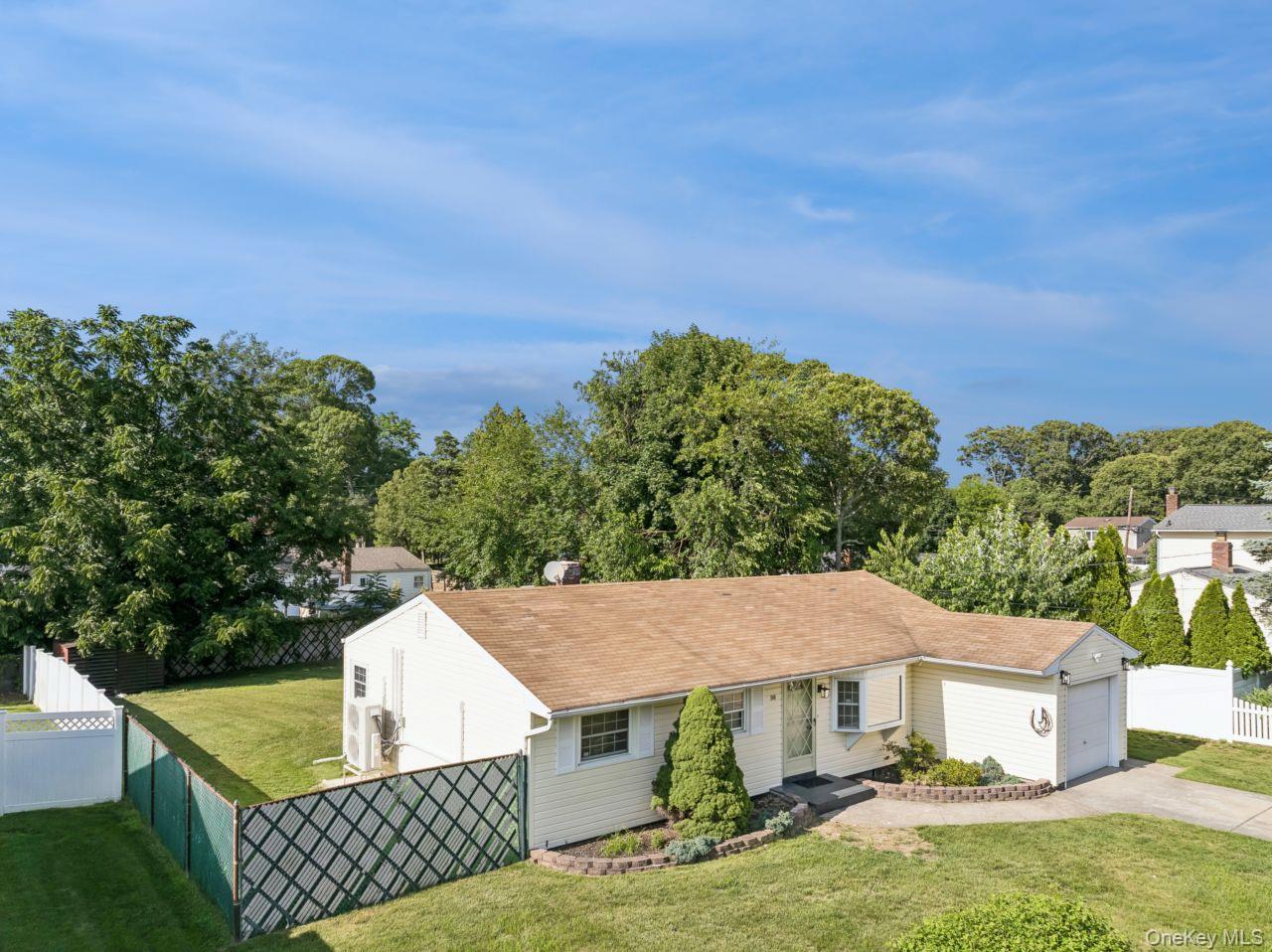 98 Rose Place Property Photo 3