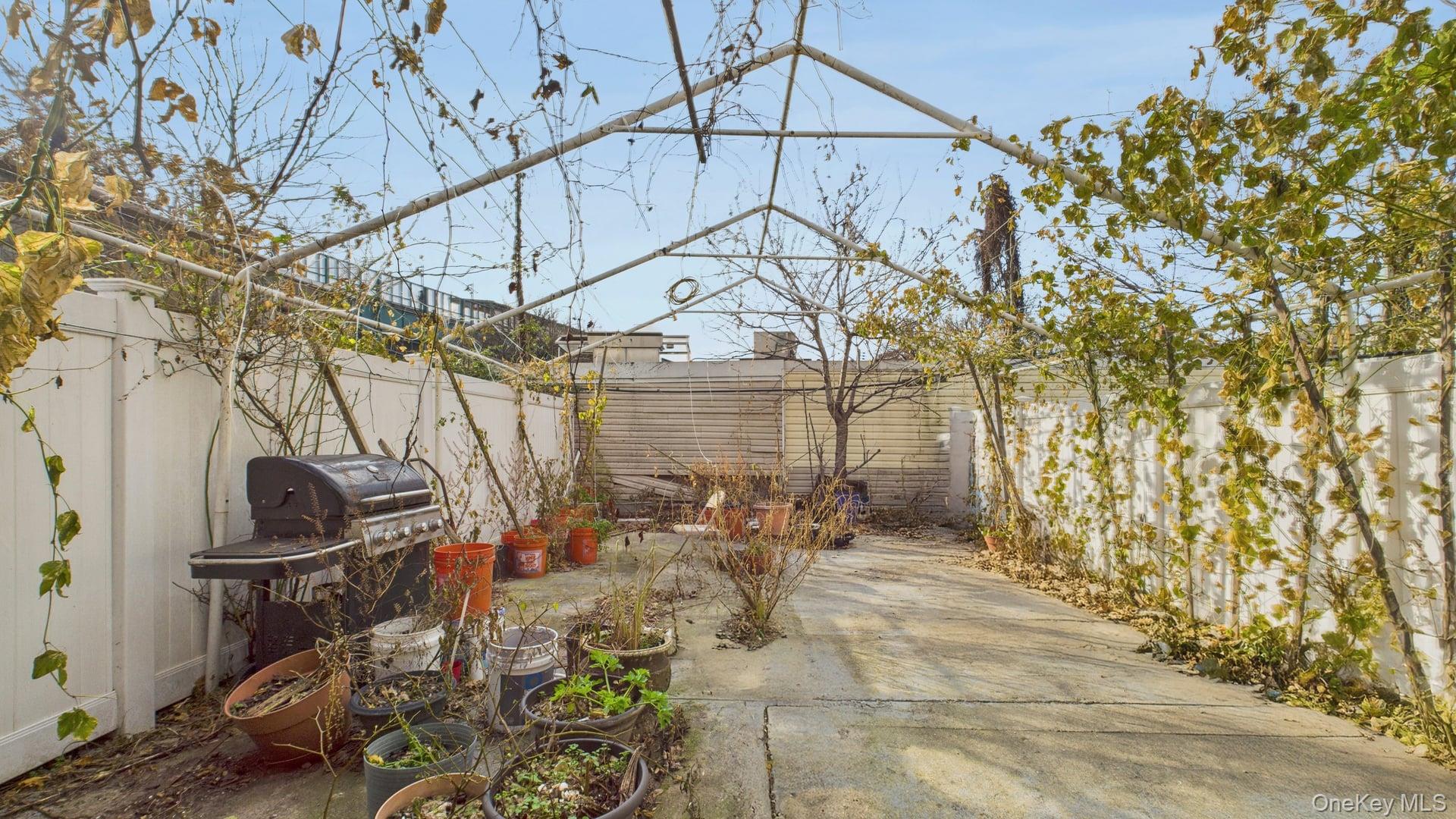 10314 89th Street Property Photo 10