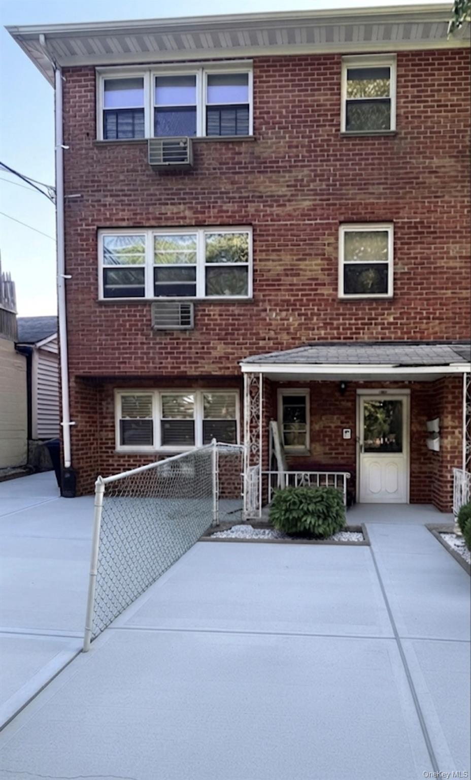 1011 Throggs Neck Expressway Property Photo 1