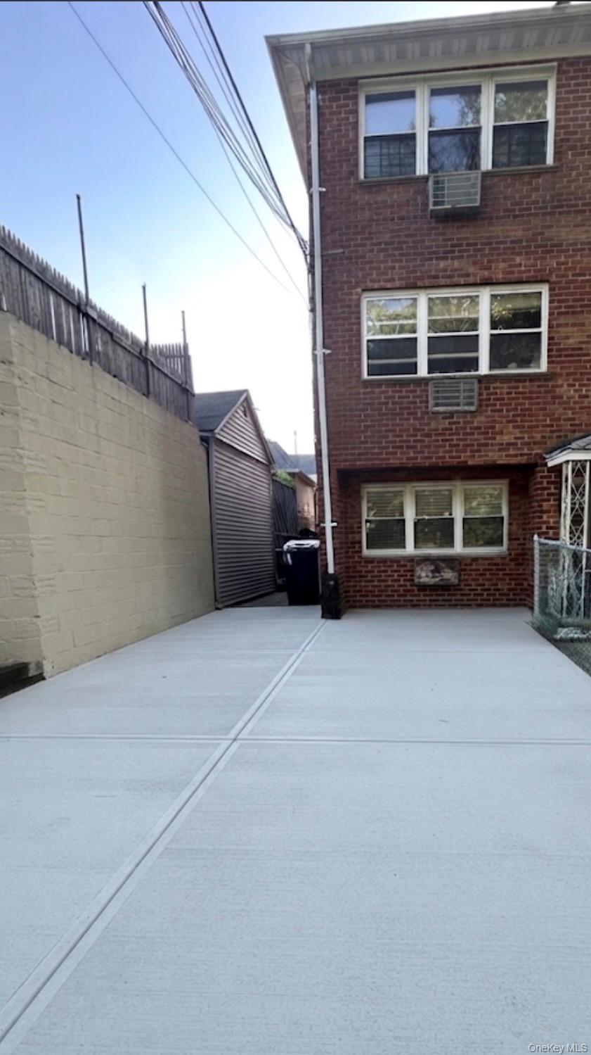 1011 Throggs Neck Expressway Property Photo 2