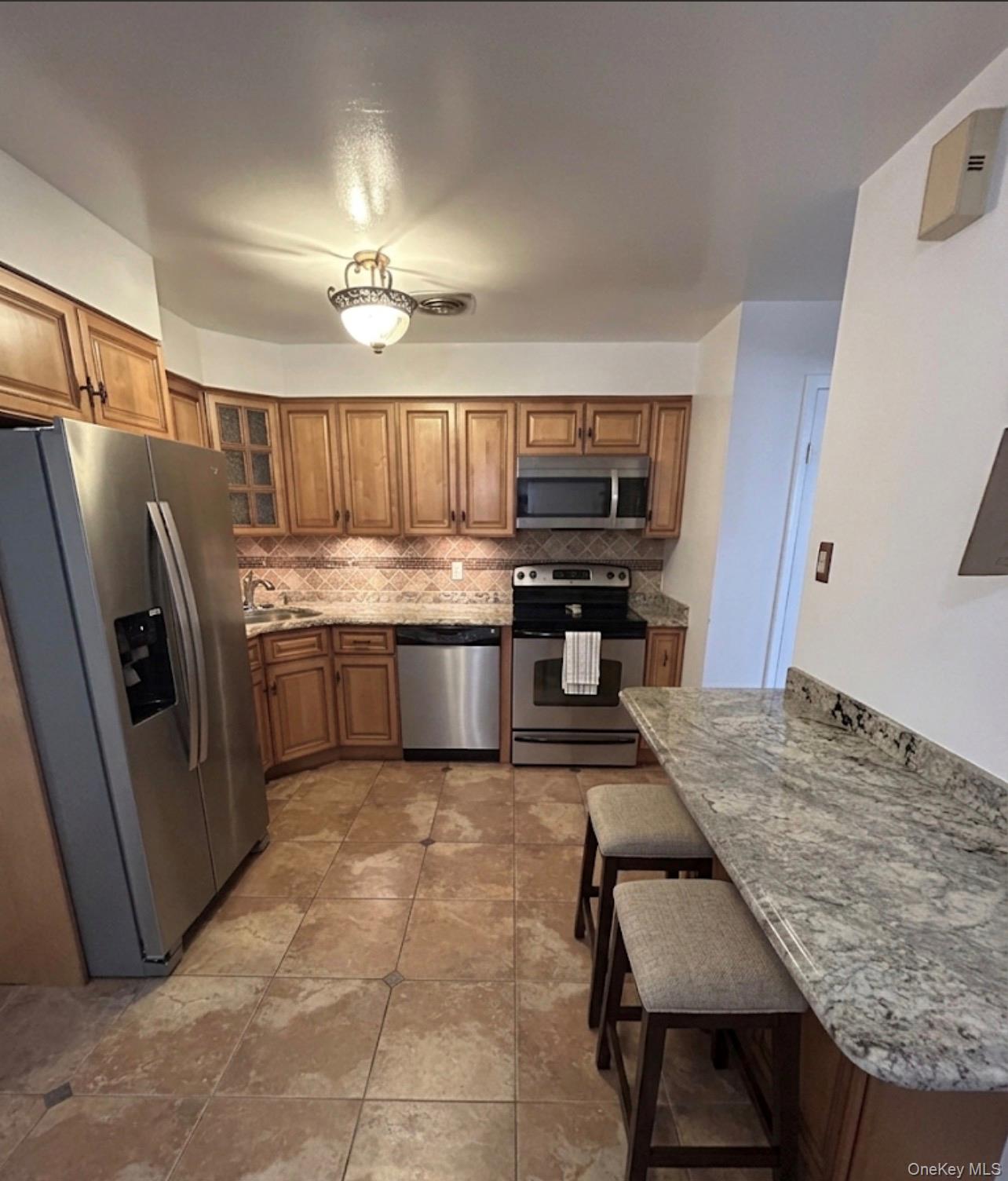 1011 Throggs Neck Expressway Property Photo 4