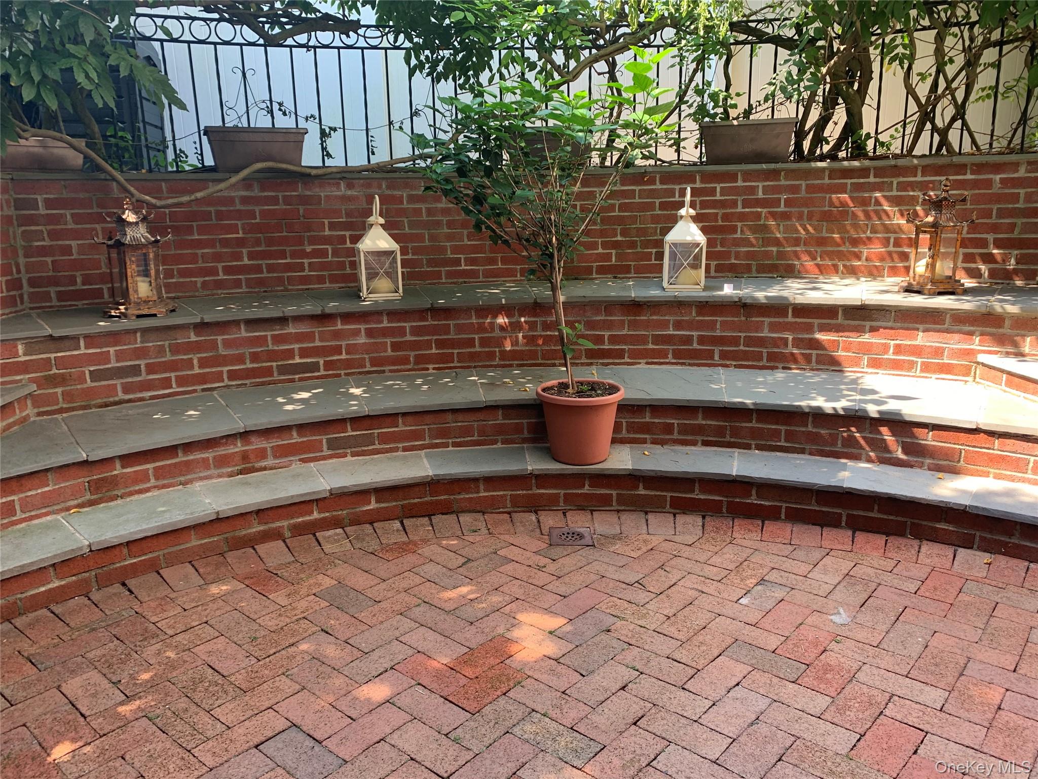 130 E Olive Street Property Photo 12