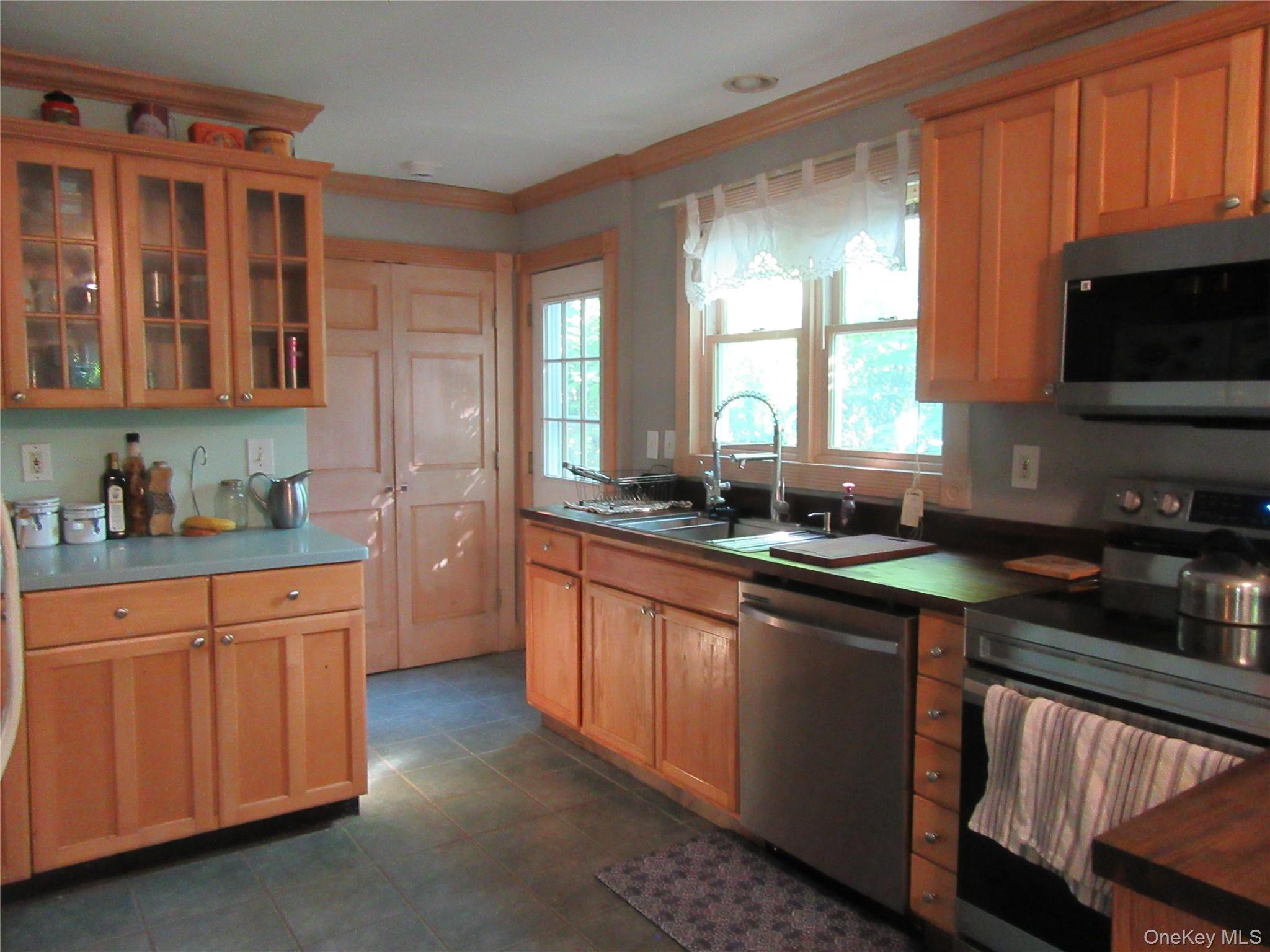 703 Little Britain Road Property Photo 2