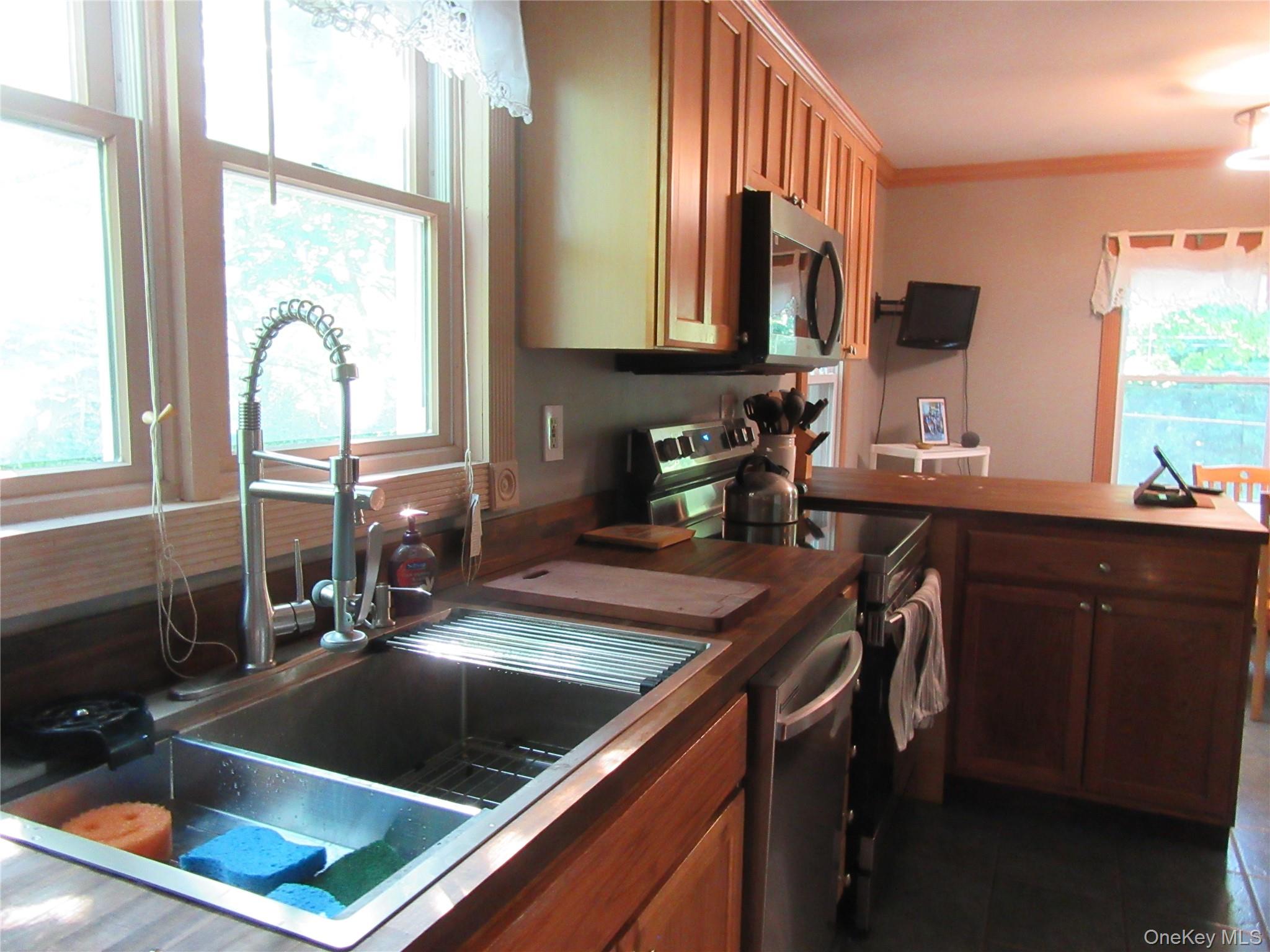 703 Little Britain Road Property Photo 3