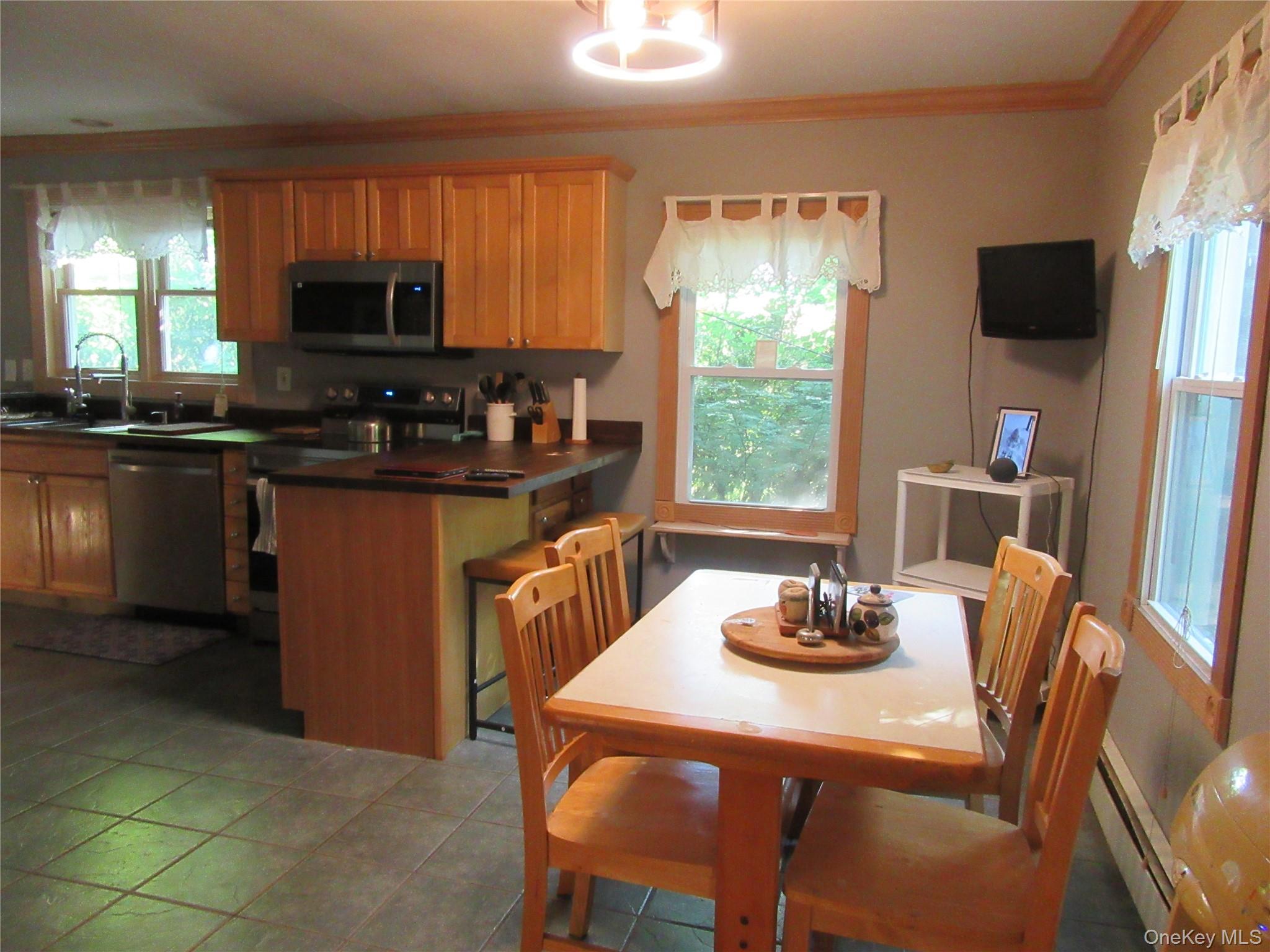 703 Little Britain Road Property Photo 4
