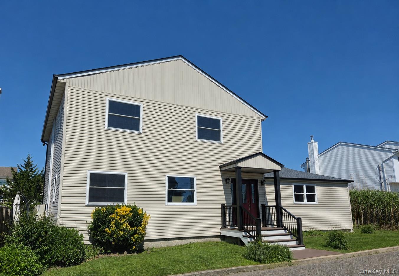 2706 Peconic Avenue Property Photo 1