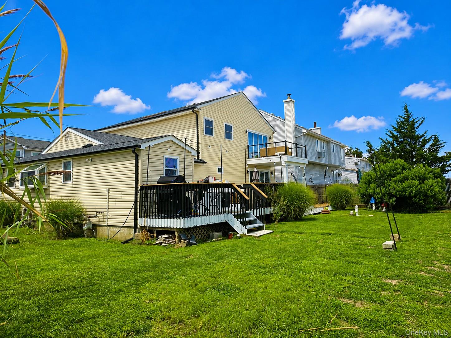 2706 Peconic Avenue Property Photo 3
