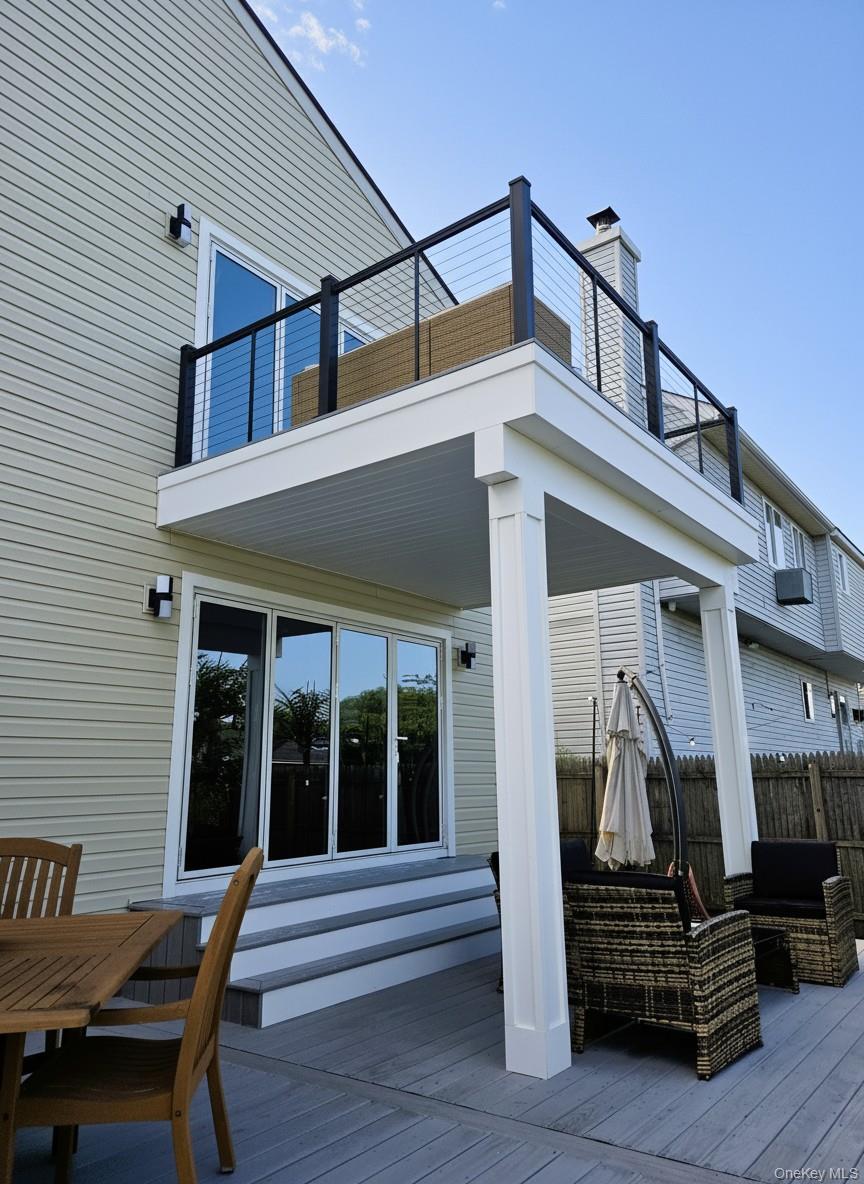 2706 Peconic Avenue Property Photo 5